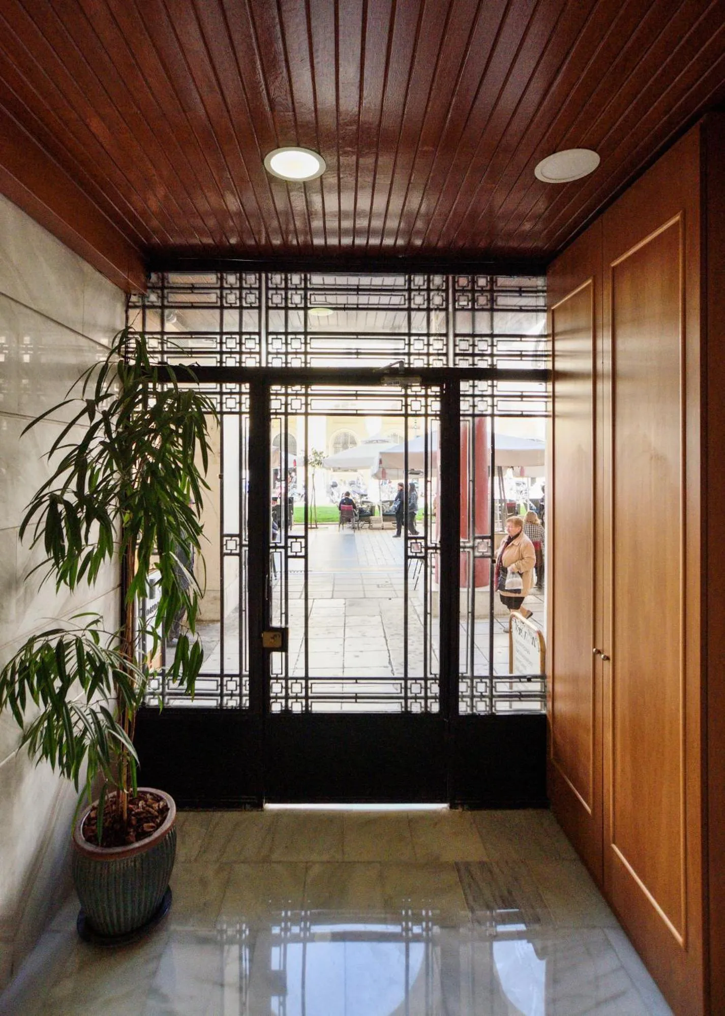 Facade/entrance in Roomore Apartments