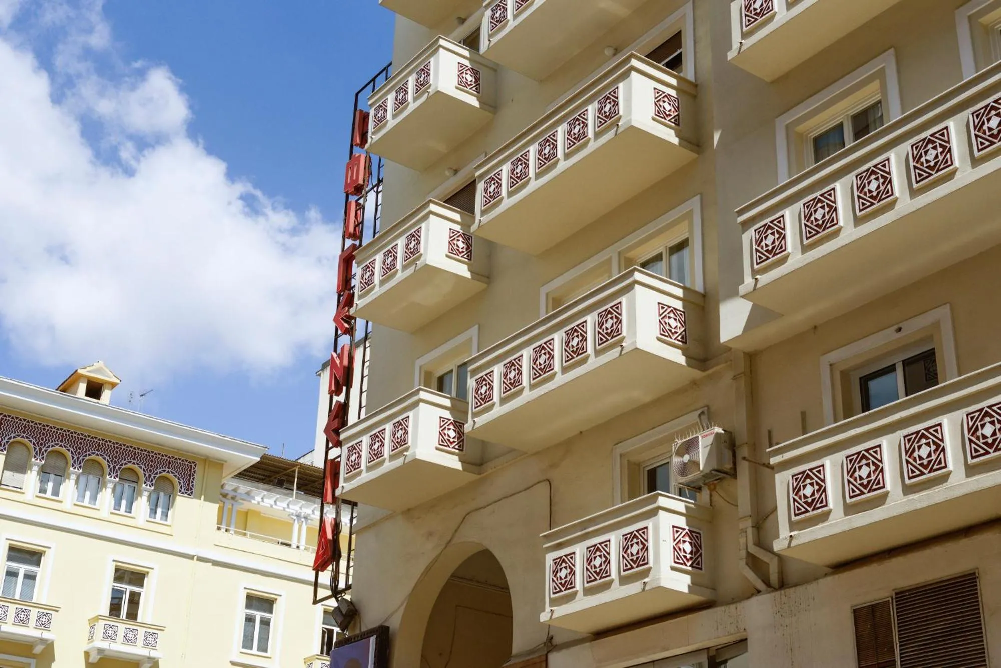 Facade/entrance in Roomore Apartments