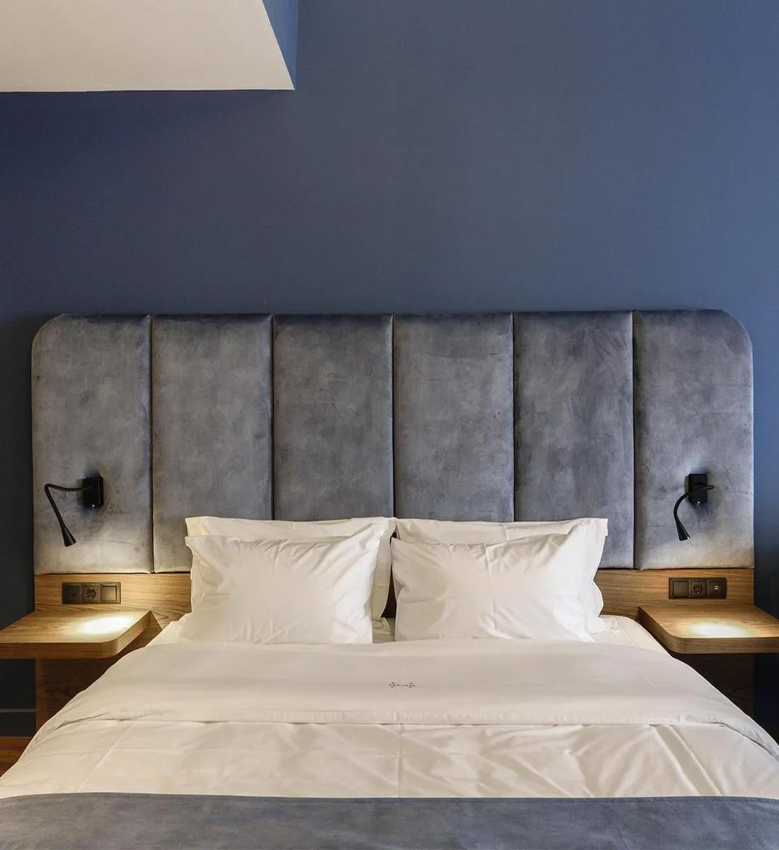 Bedroom, Bed in Roomore Apartments