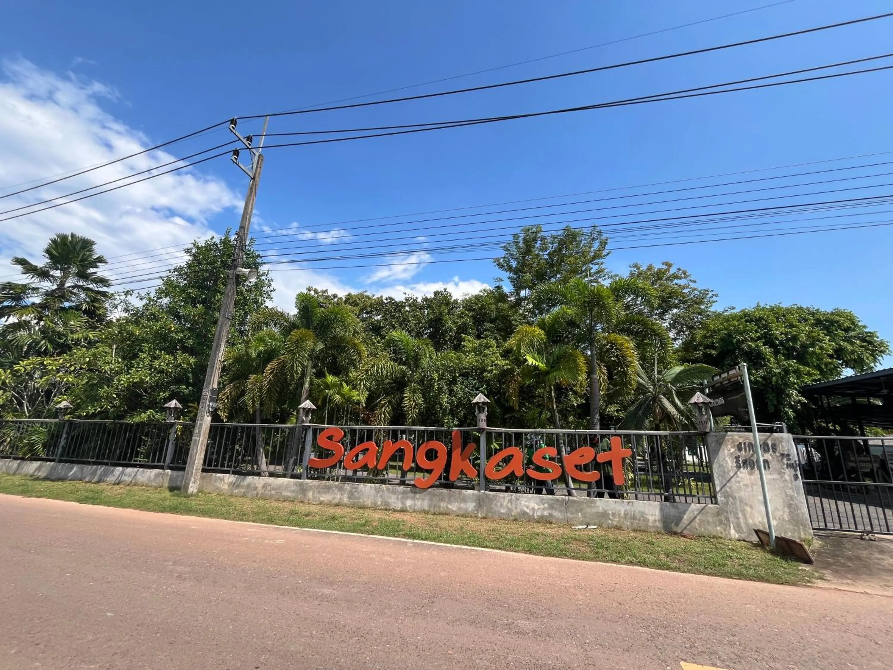 Facade/entrance in Sangkaset Resort