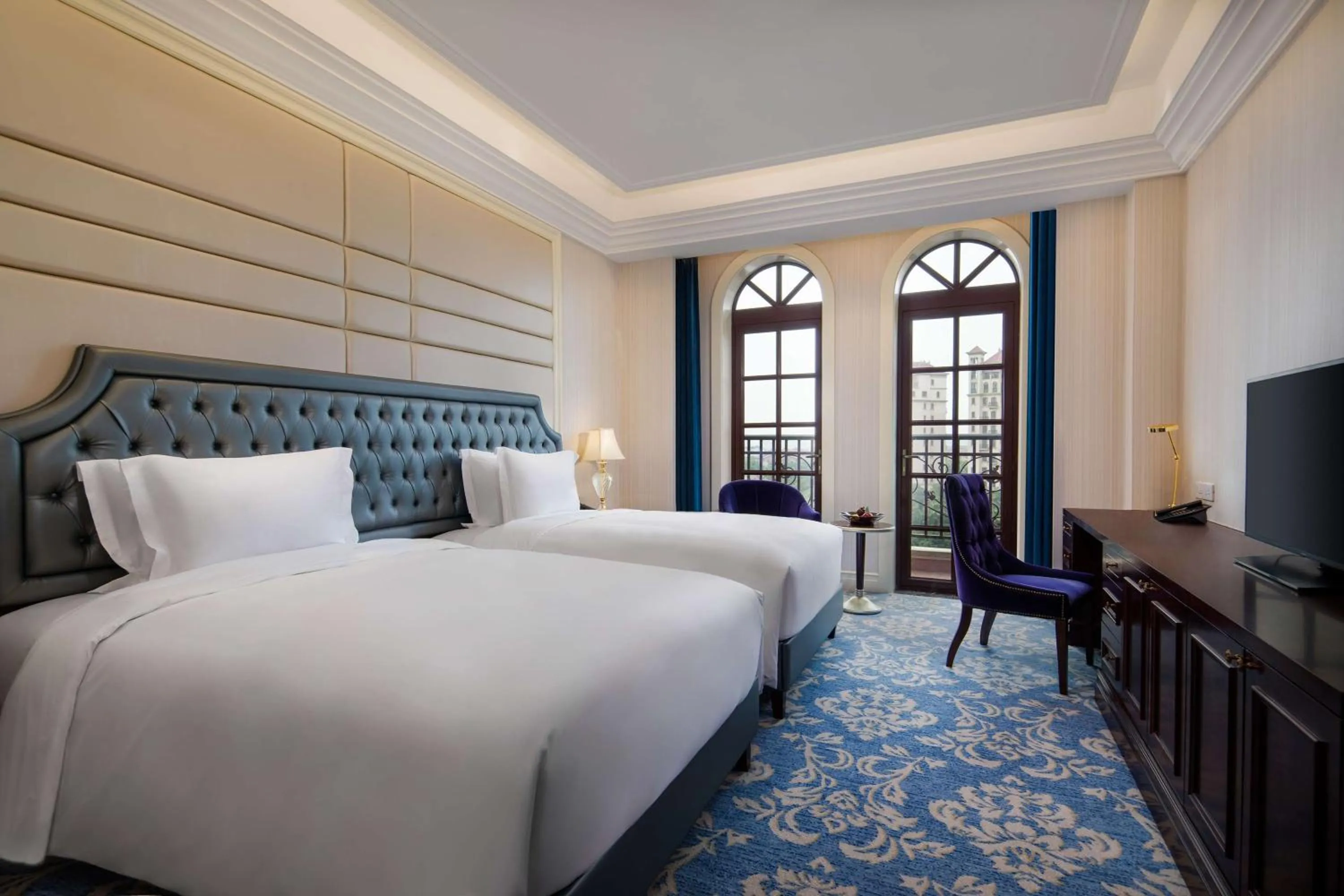Photo of the whole room, Bed in Radisson Blu Forest Manor Shanghai Hongqiao - Near NECC