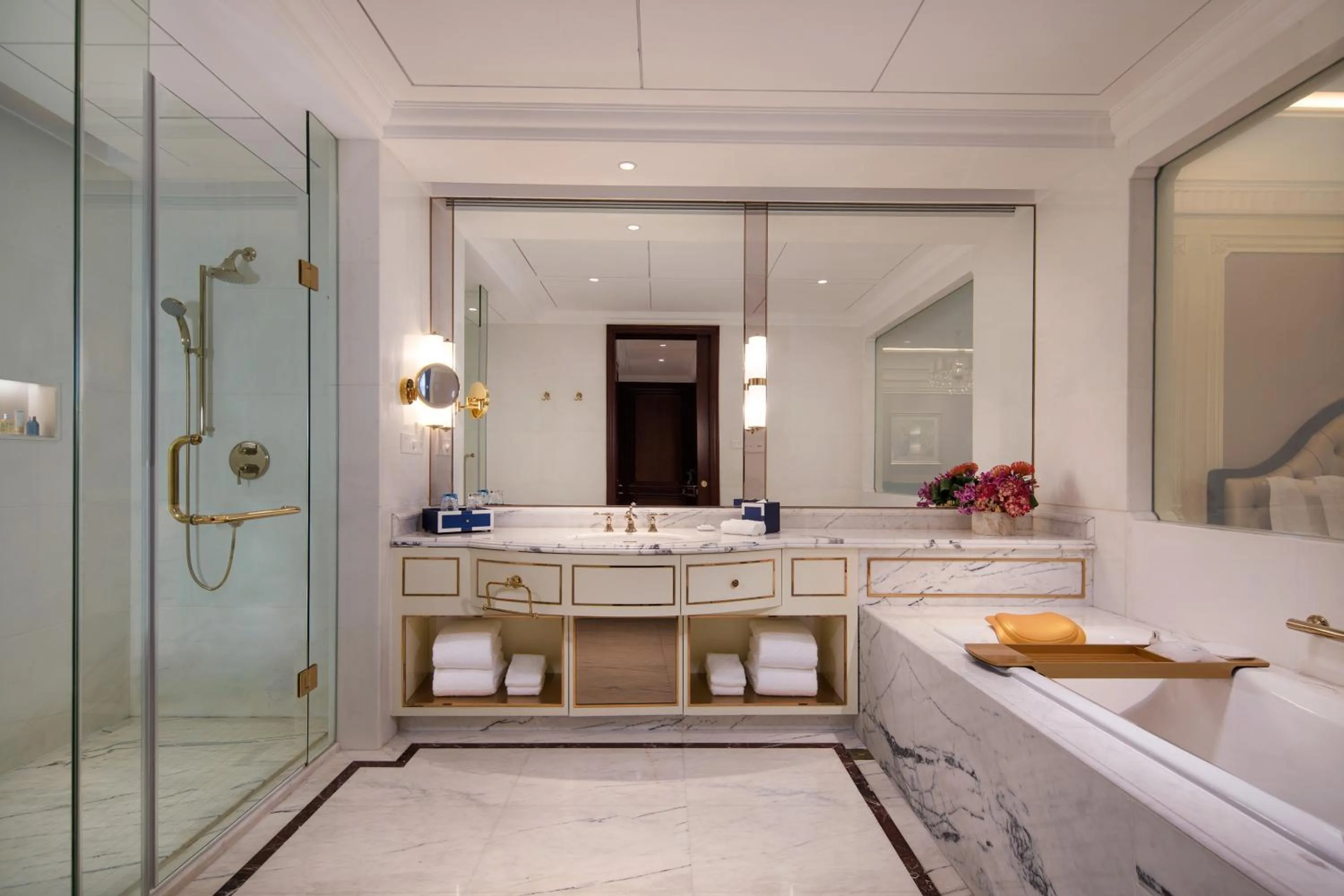 Bathroom in Radisson Blu Forest Manor Shanghai Hongqiao - Near NECC