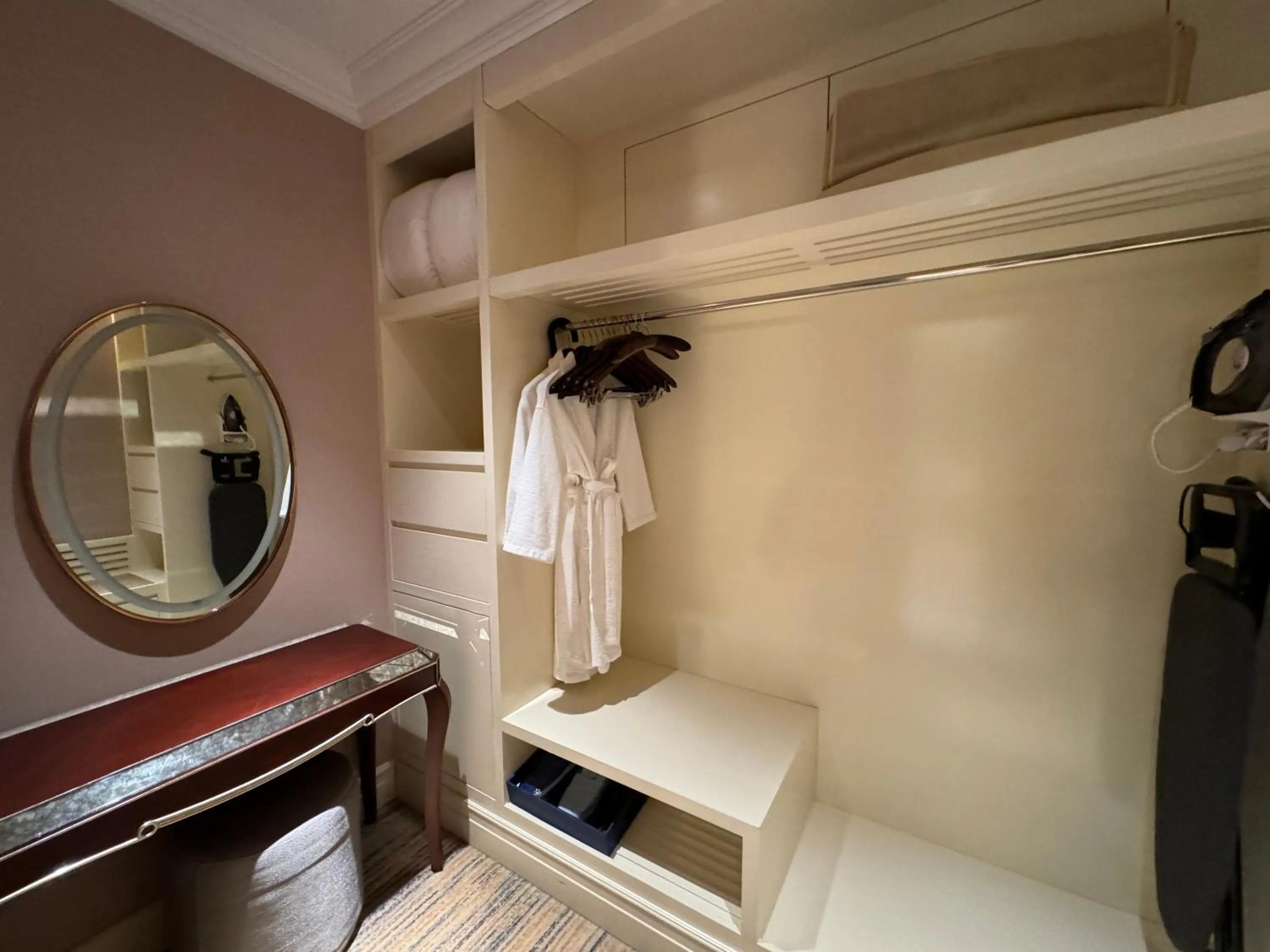 Photo of the whole room in Radisson Blu Forest Manor Shanghai Hongqiao - Near NECC