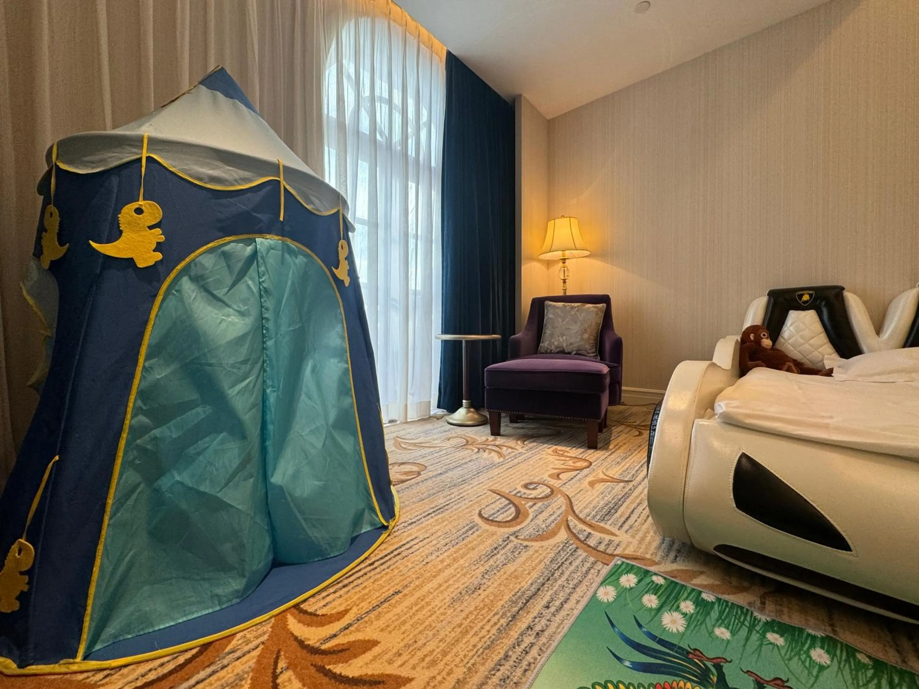 Photo of the whole room, Bed in Radisson Blu Forest Manor Shanghai Hongqiao - Near NECC