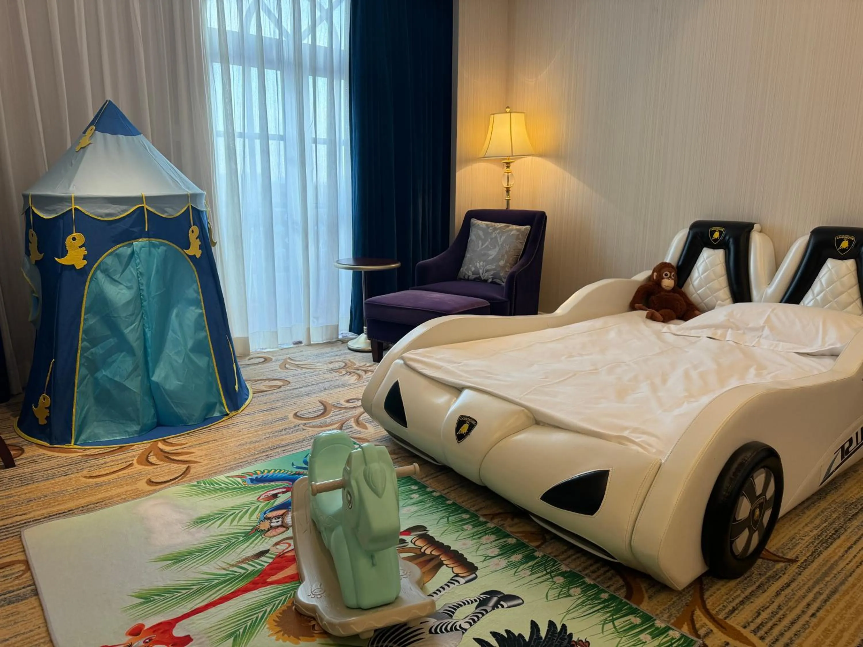 Bed in Radisson Blu Forest Manor Shanghai Hongqiao - Near NECC