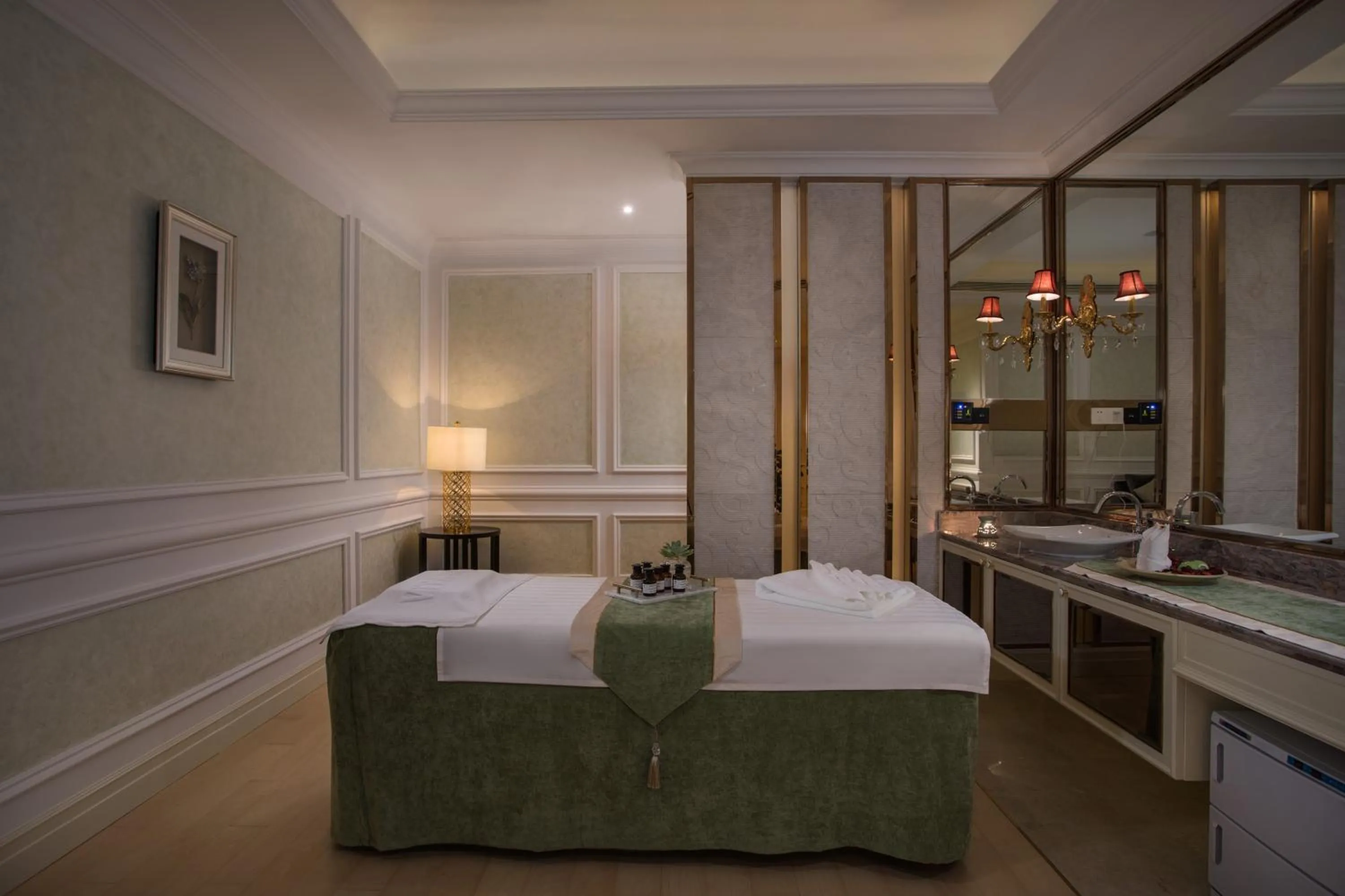 Spa and wellness centre/facilities, Bed in Radisson Blu Forest Manor Shanghai Hongqiao - Near NECC
