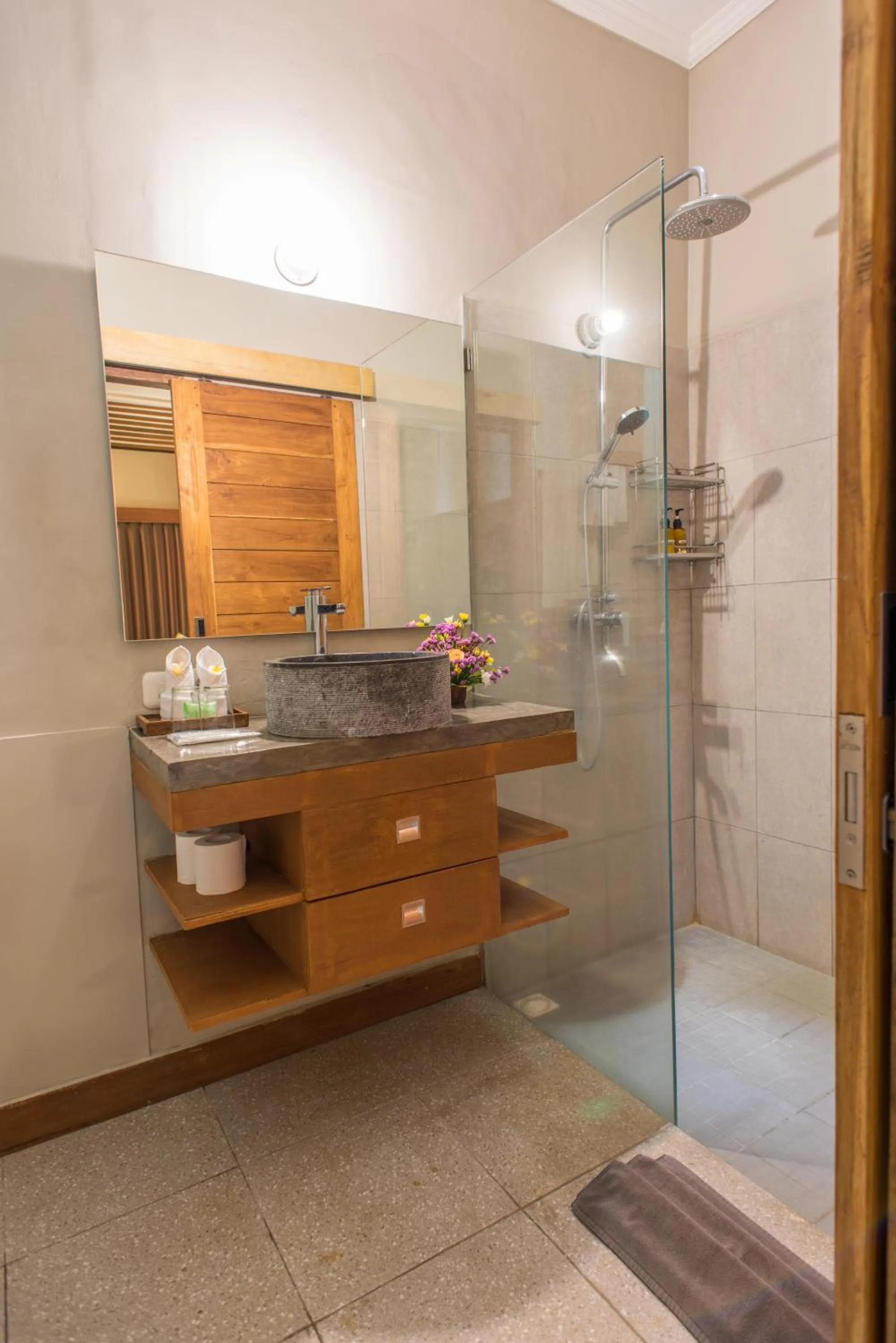 Shower in Pangkung Sari Bed and Breakfast