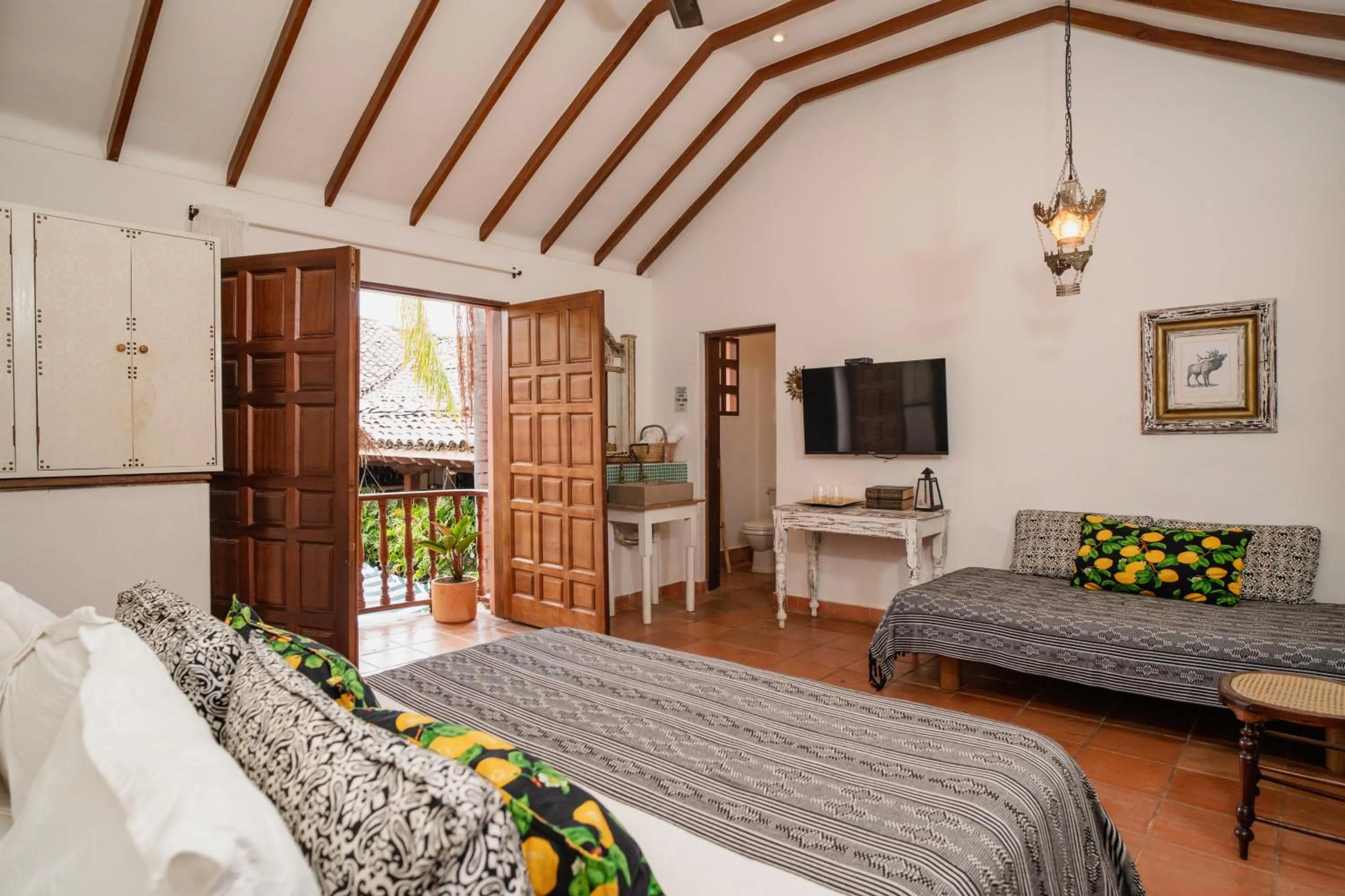 Balcony/Terrace, Bed in Hotel Boutique Al Alma