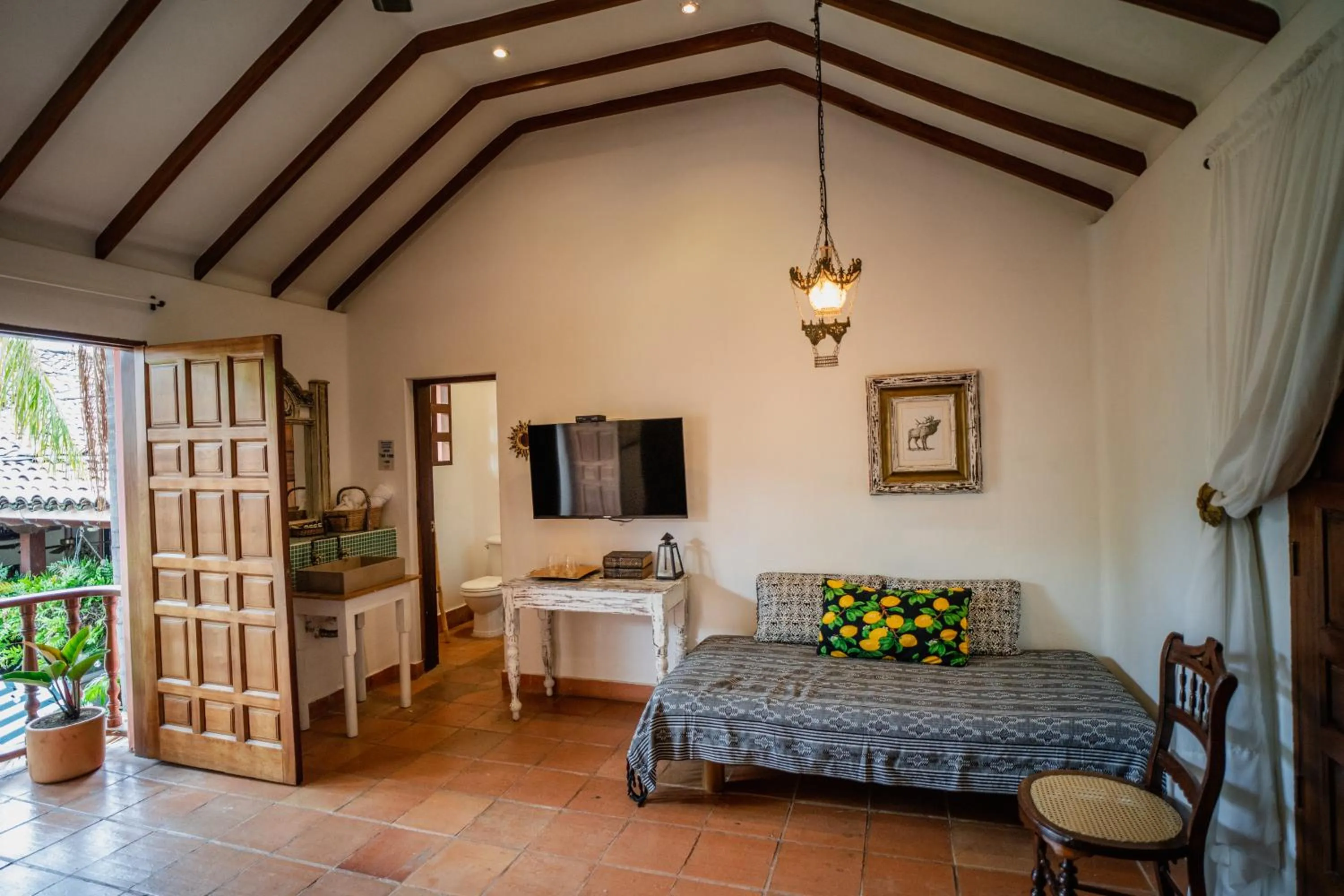 Balcony/Terrace, Bed in Hotel Boutique Al Alma