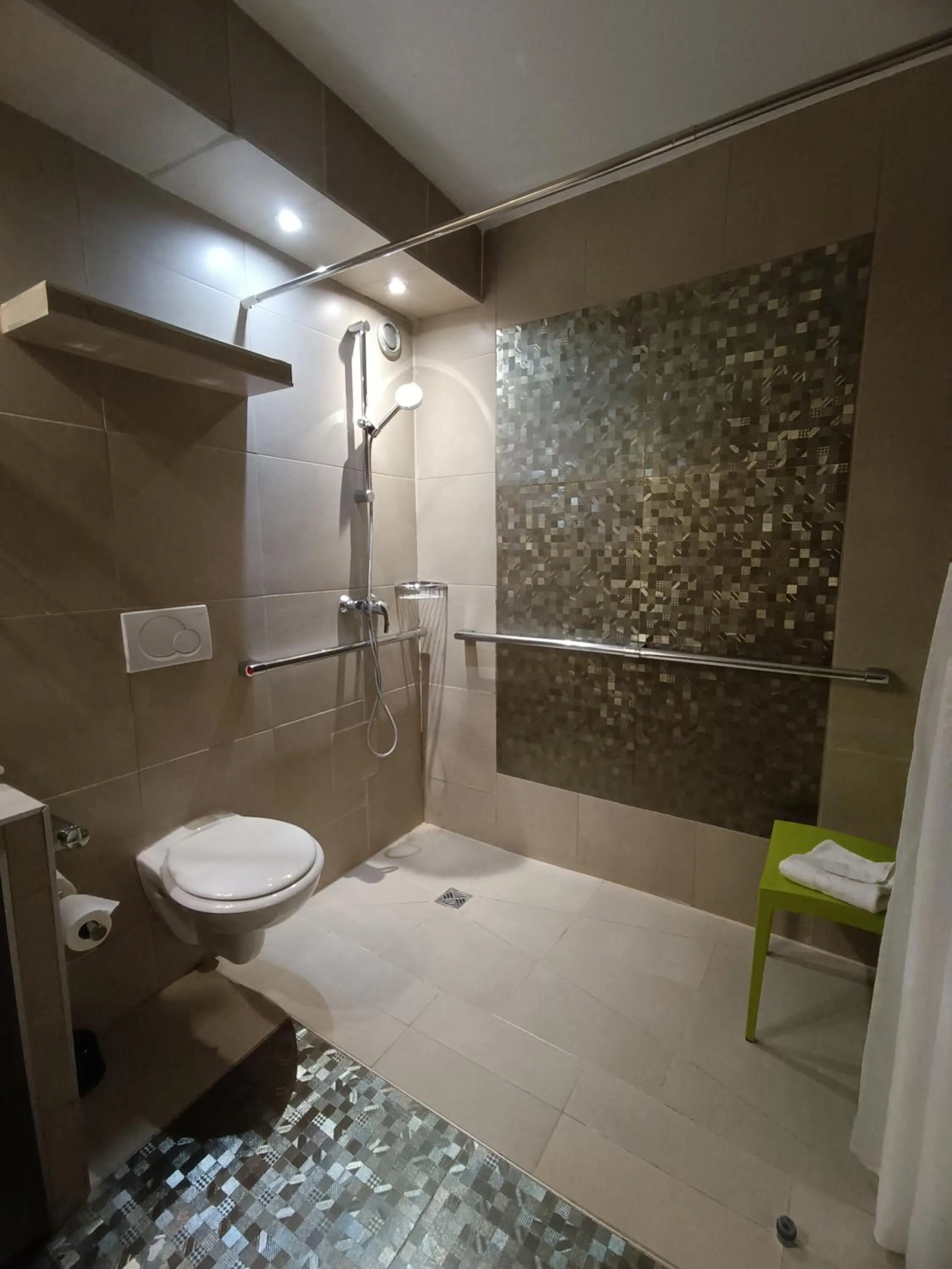 Shower in Hotel Aida Marais