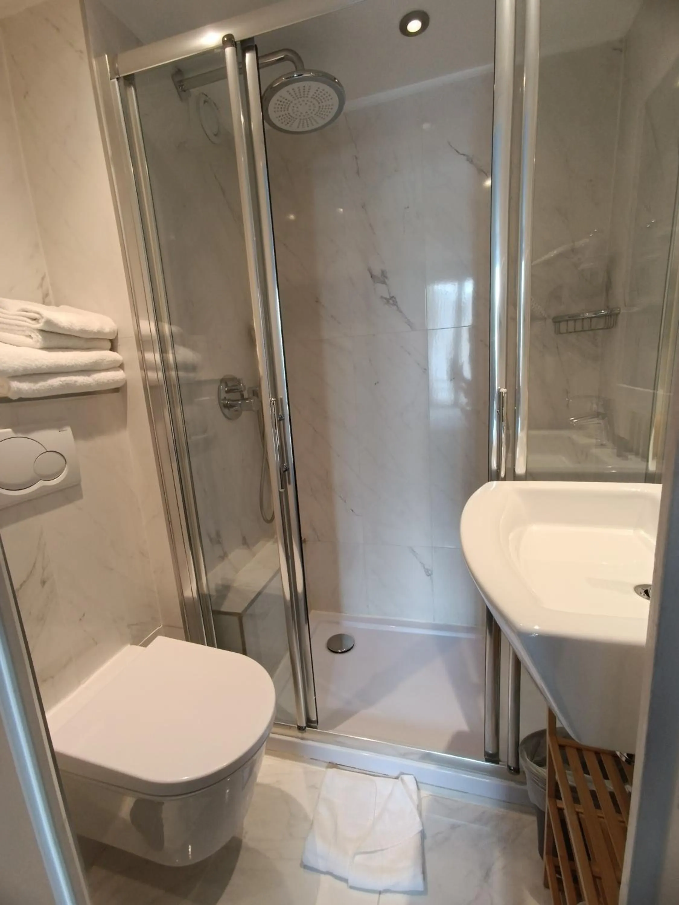 Shower in Hotel Aida Marais