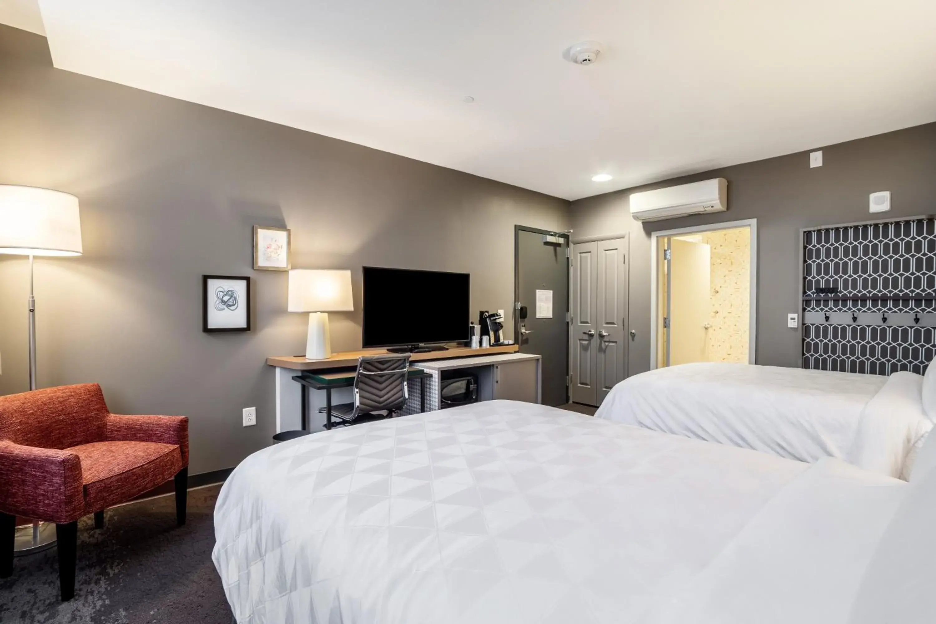 Room with Two Beds - Hearing Accessible - Non-Smoking in Holiday Inn Columbia - Downtown by IHG Room with Two Beds - Hearing Accessible - Non-Smoking in Holiday Inn Columbia - Downtown by IHG