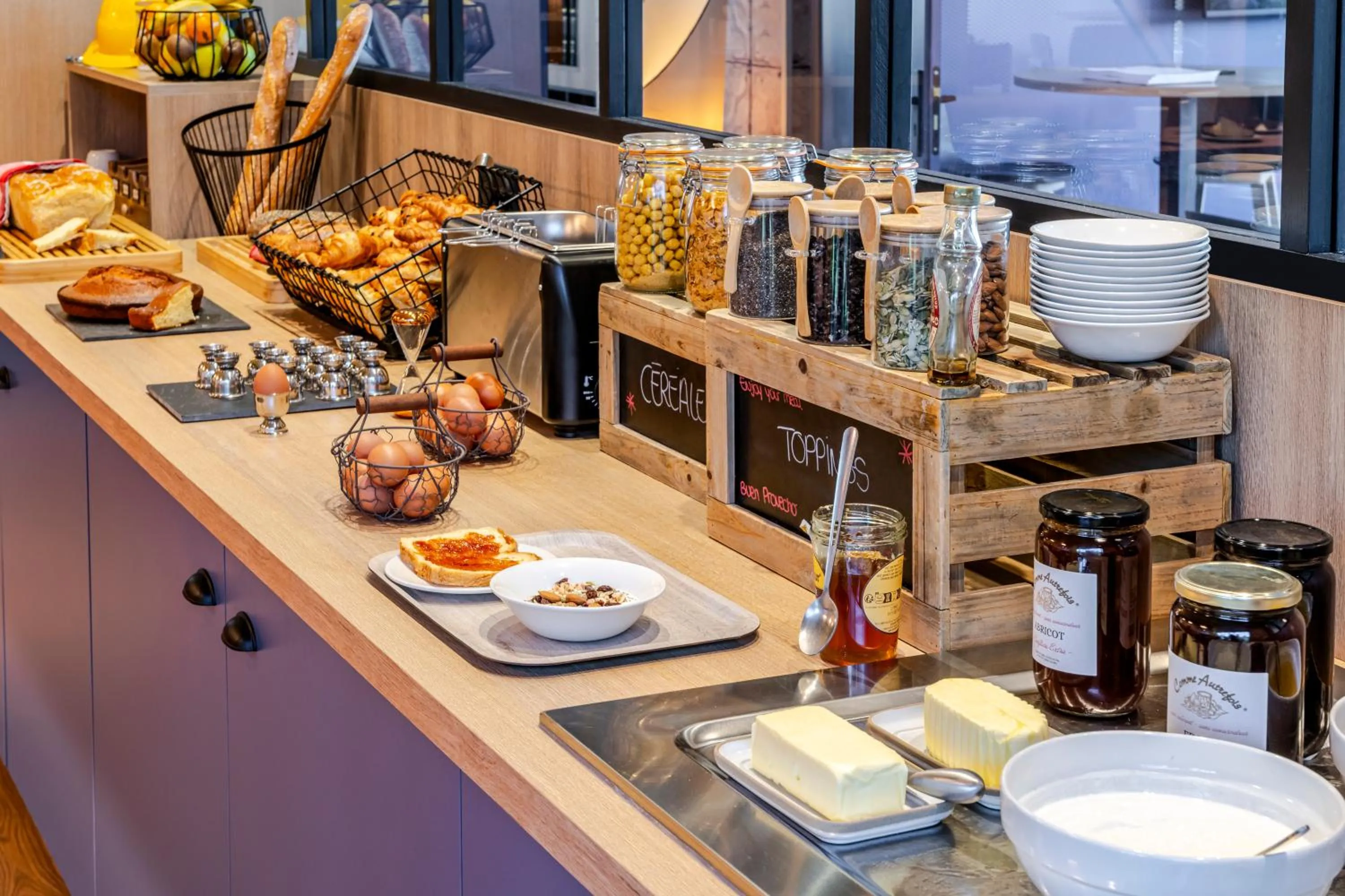 Breakfast in IBIS STYLES BORDEAUX LORMONT