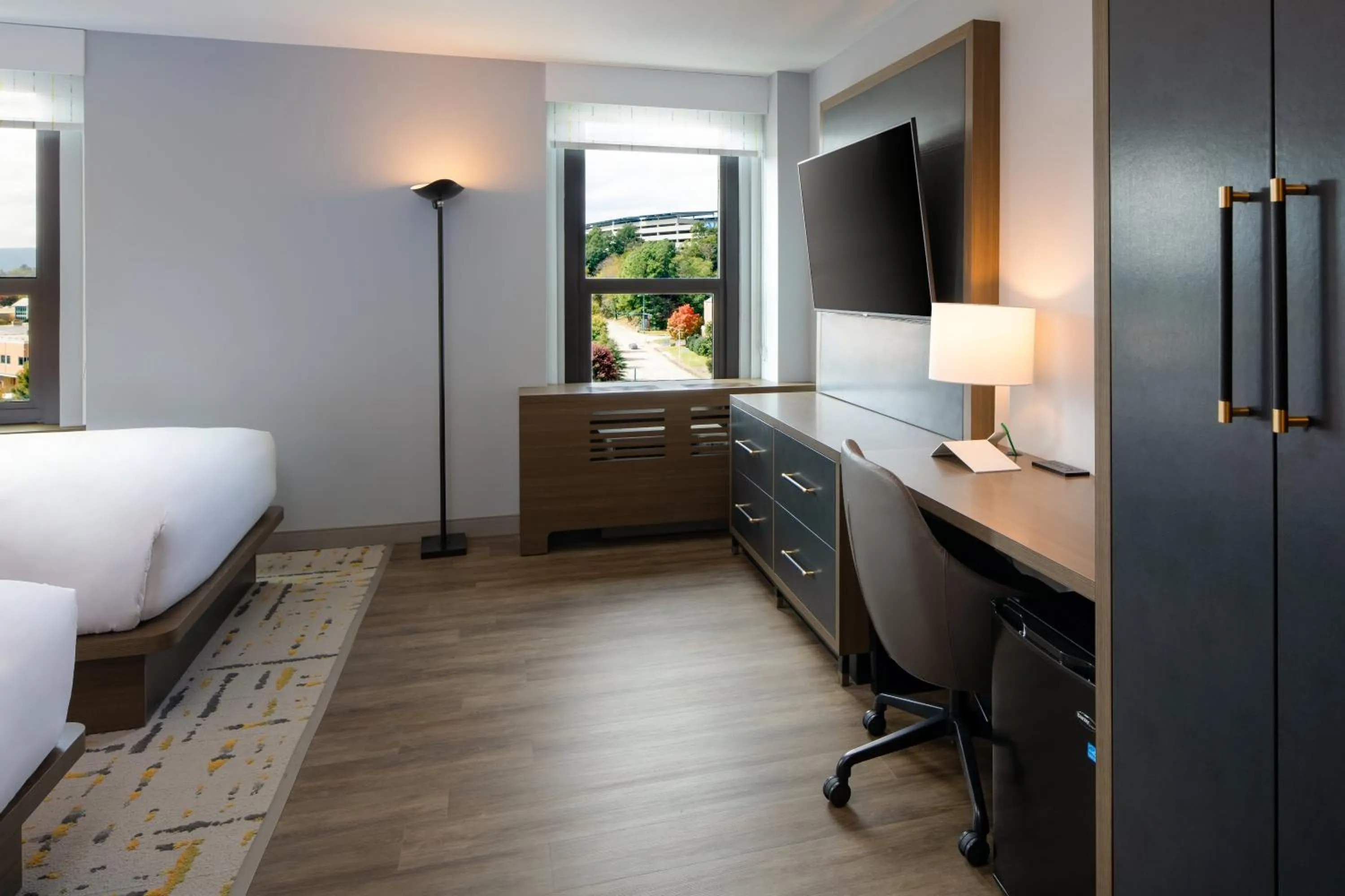 Photo of the whole room, Bed in Hotel Indigo Chattanooga - Downtown by IHG