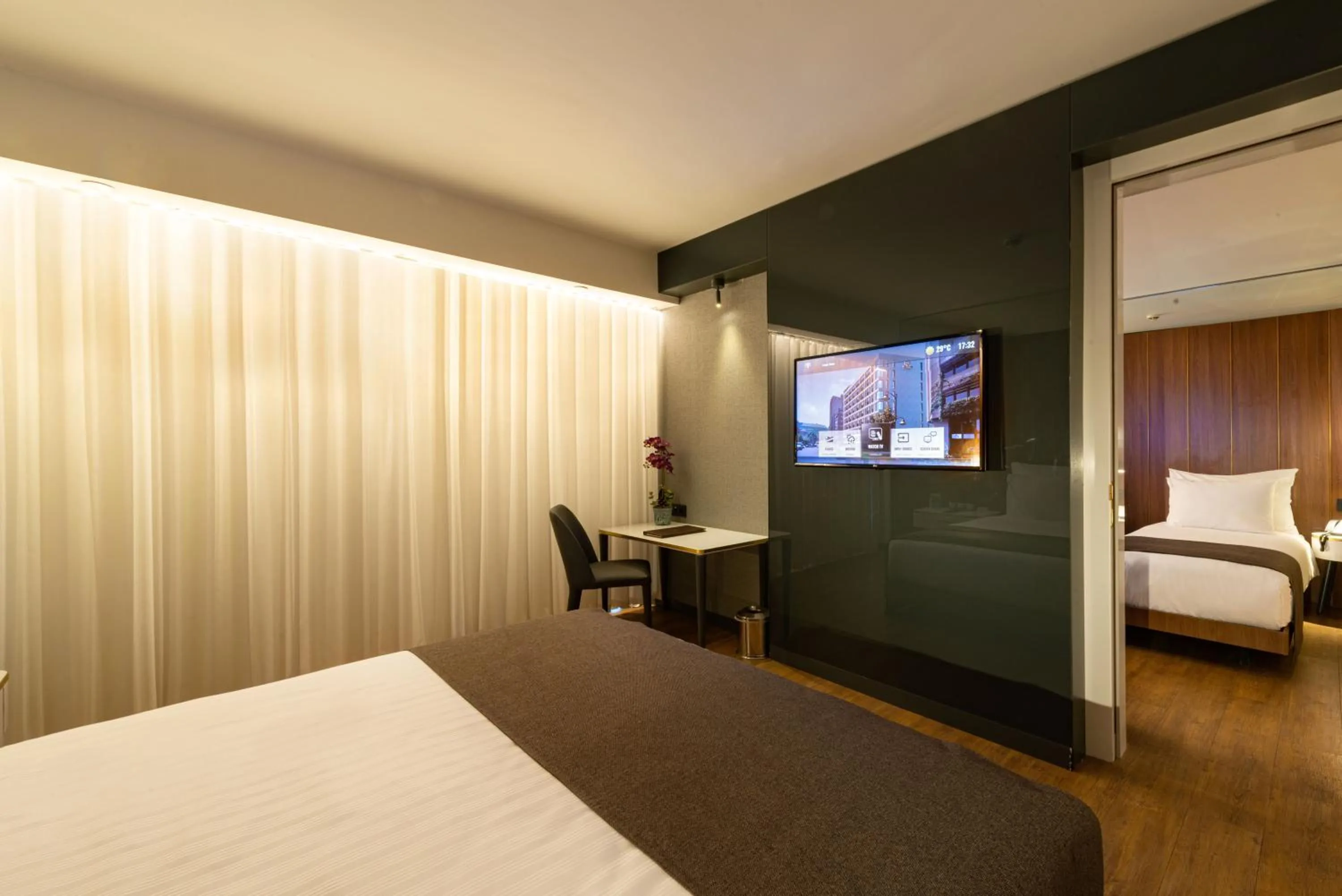 Photo of the whole room, Bed in The Craton Hotel Sisli