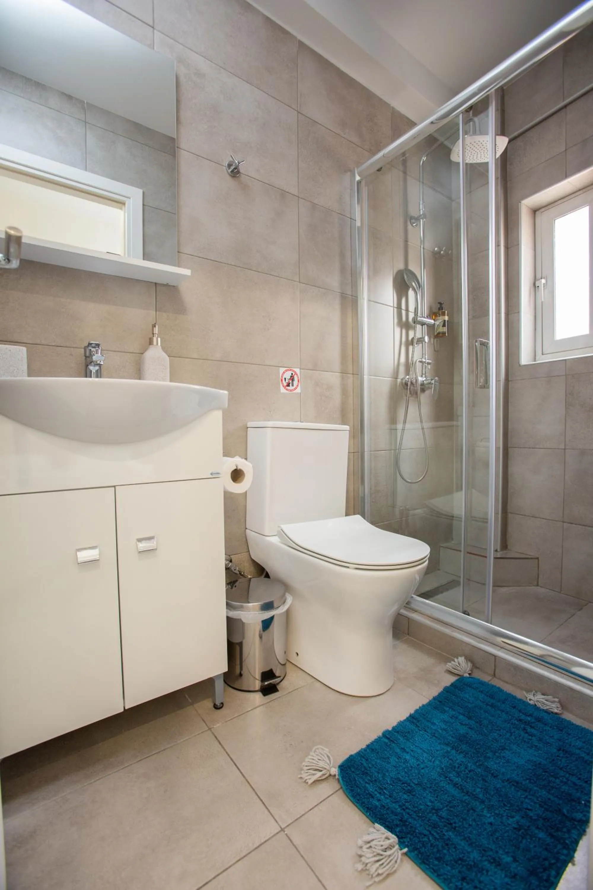 Raise Boutique Rooms in the Center of Athens