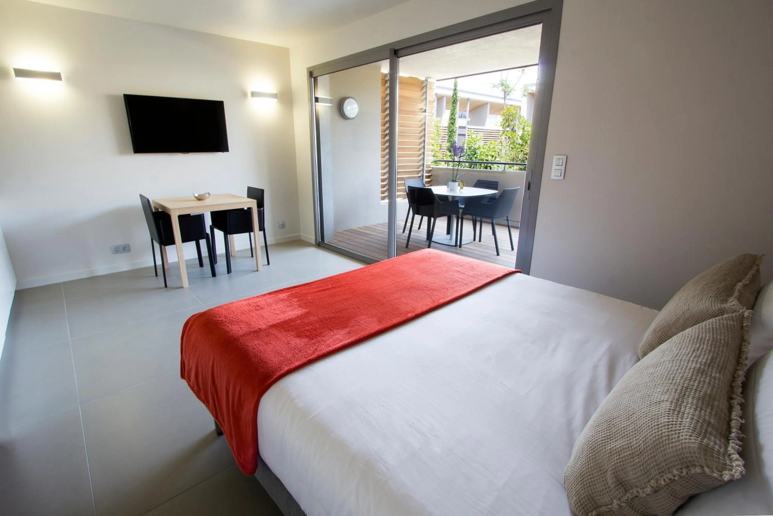 Balcony/Terrace, Bed in Costa Nera