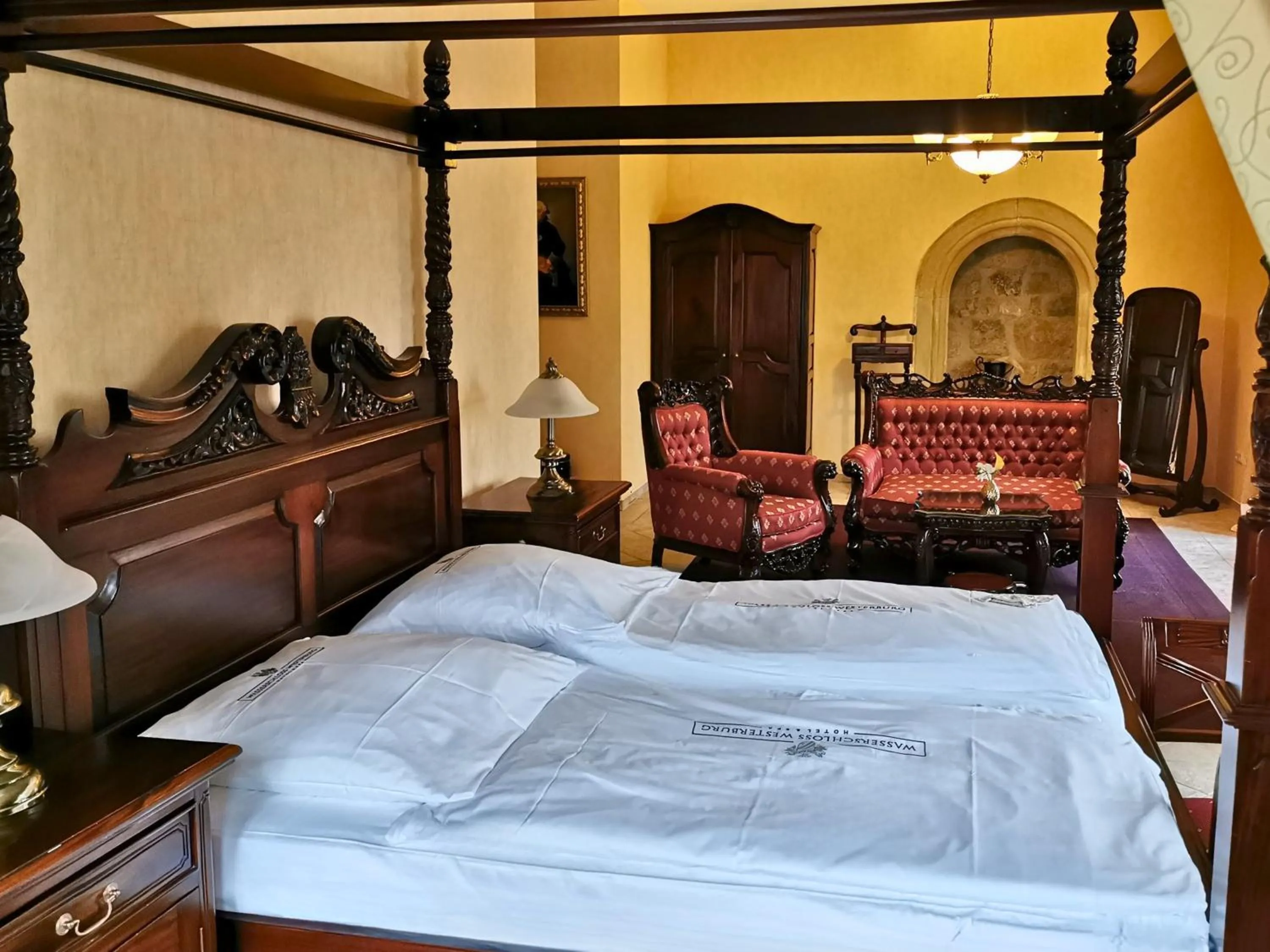 Bed in Hotel & Spa Wasserschloss Westerburg