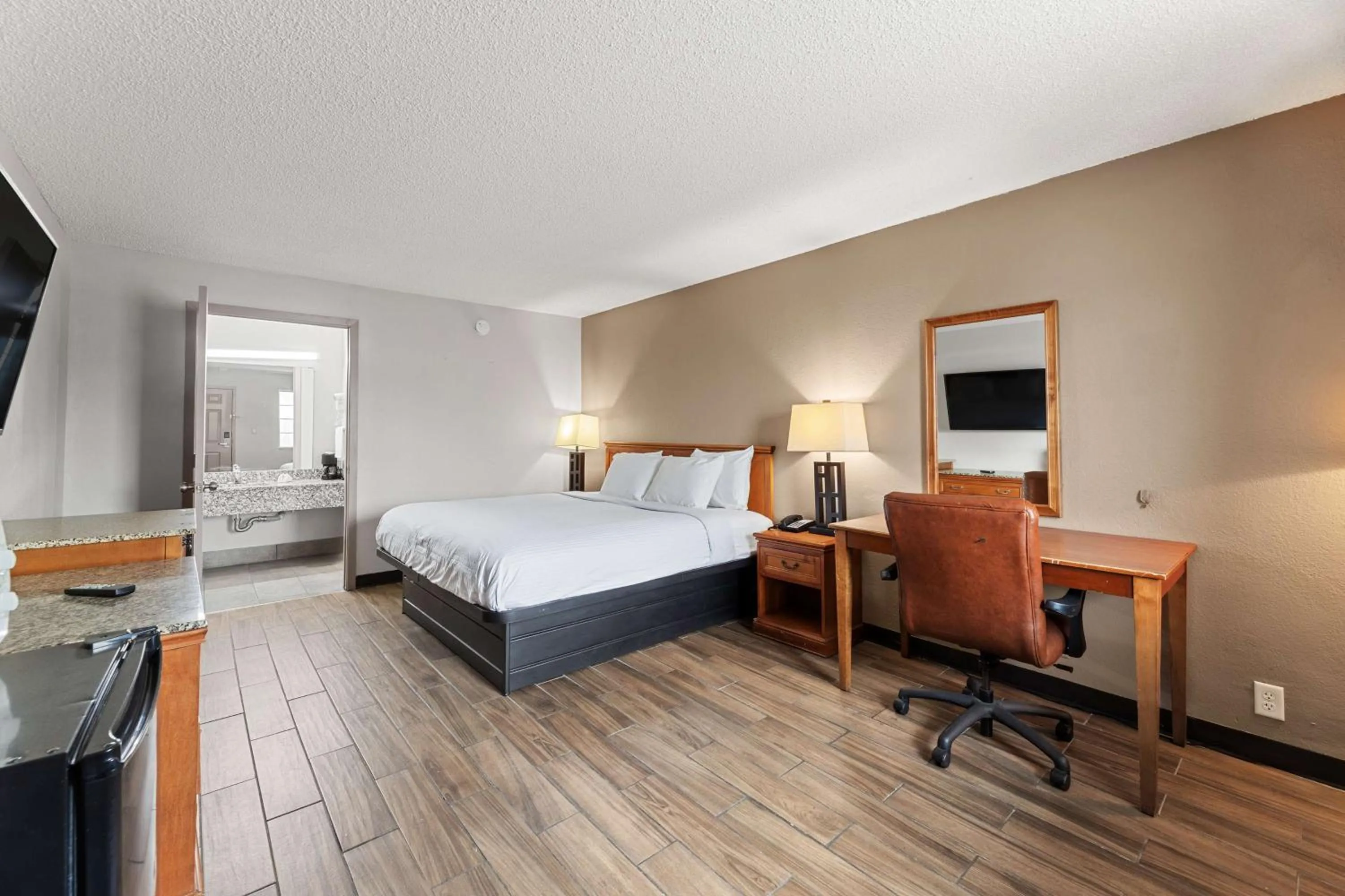 Bedroom, Bed in Americas Best Value Inn Fort Worth/Hurst