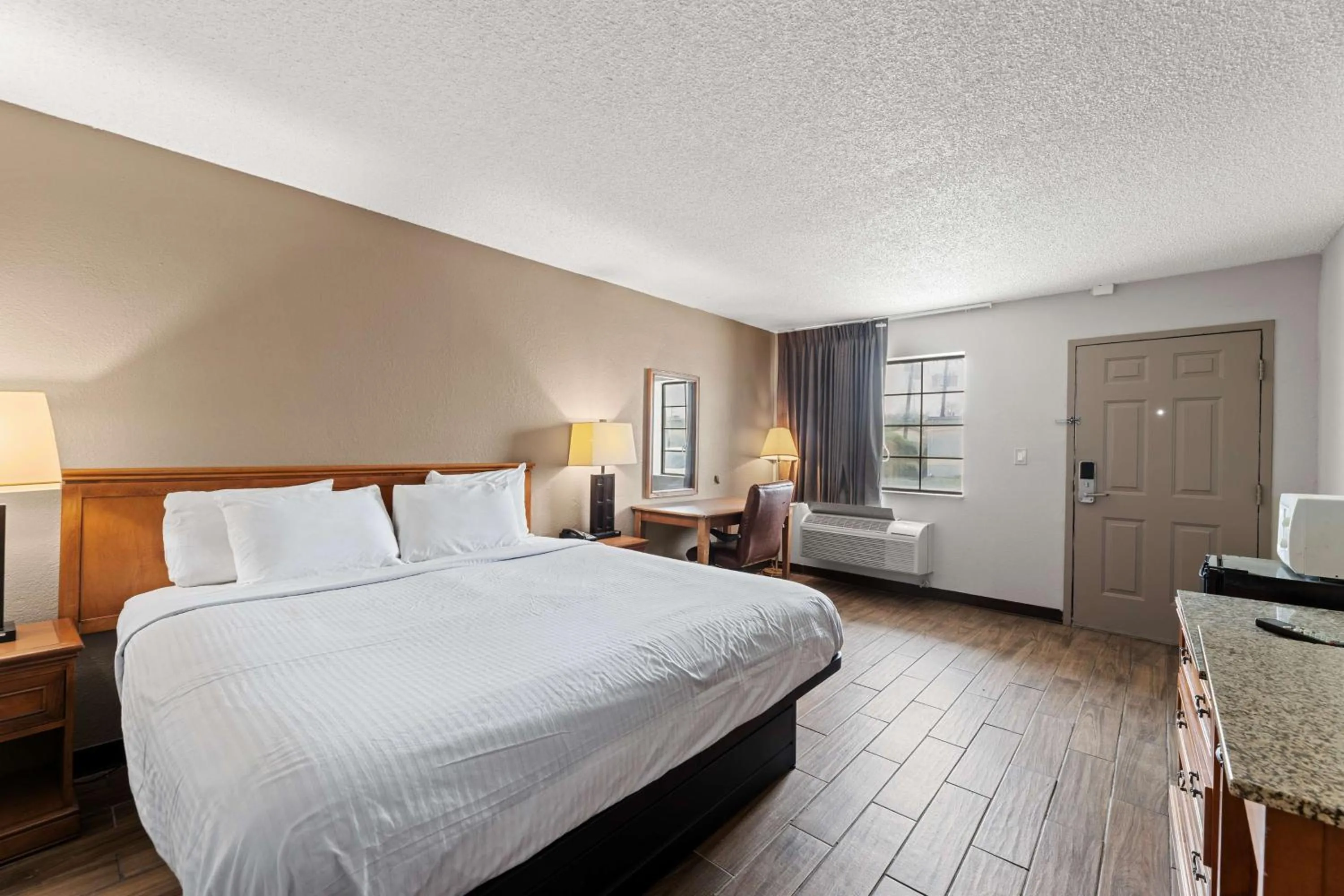 Bedroom, Bed in Americas Best Value Inn Fort Worth/Hurst