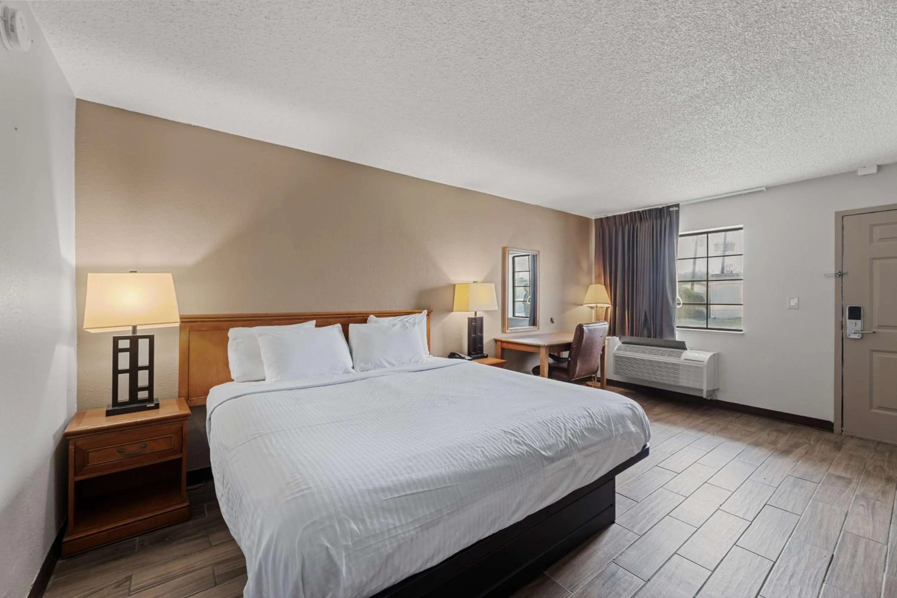 Bedroom, Bed in Americas Best Value Inn Fort Worth/Hurst