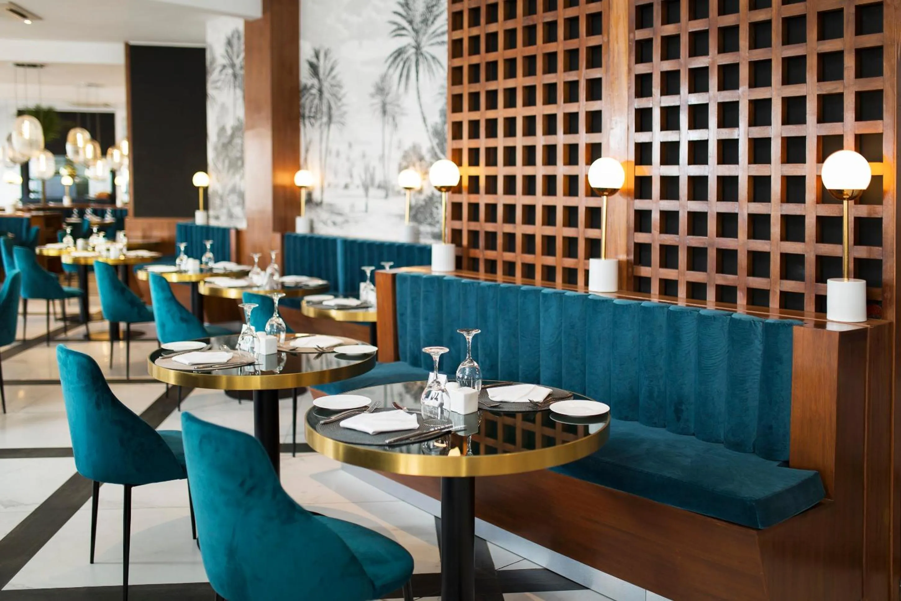 Restaurant/places to eat in Le Centell Hotel & Spa