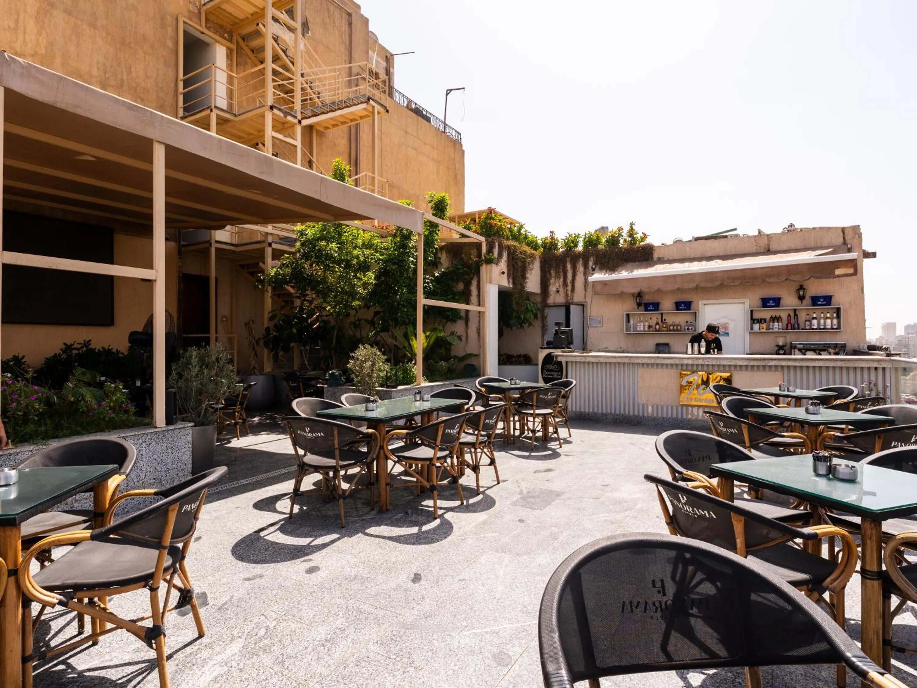 Restaurant/places to eat in Panorama Ramsis Hotel & Cafe