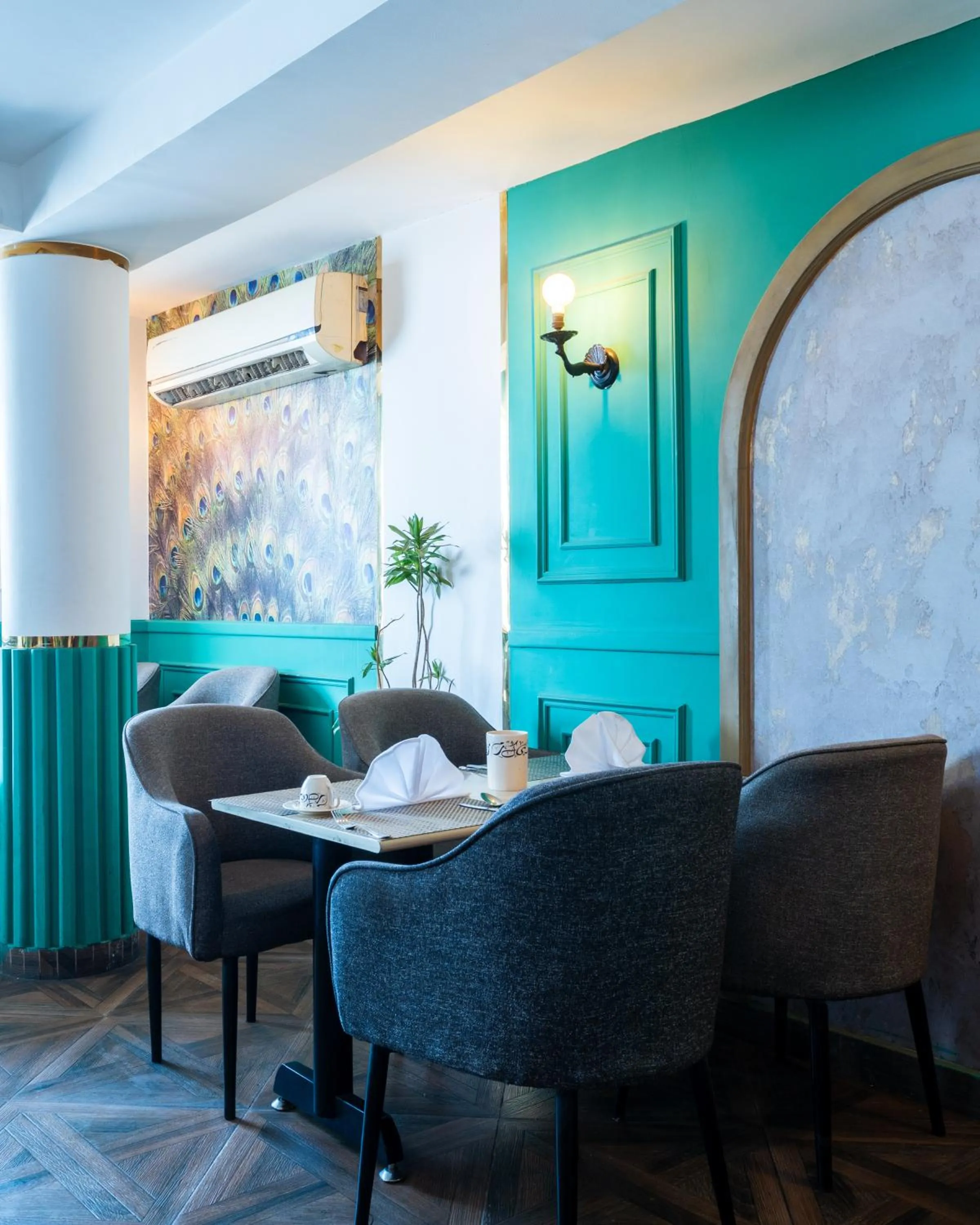 Restaurant/places to eat in Panorama Ramsis Hotel & Cafe