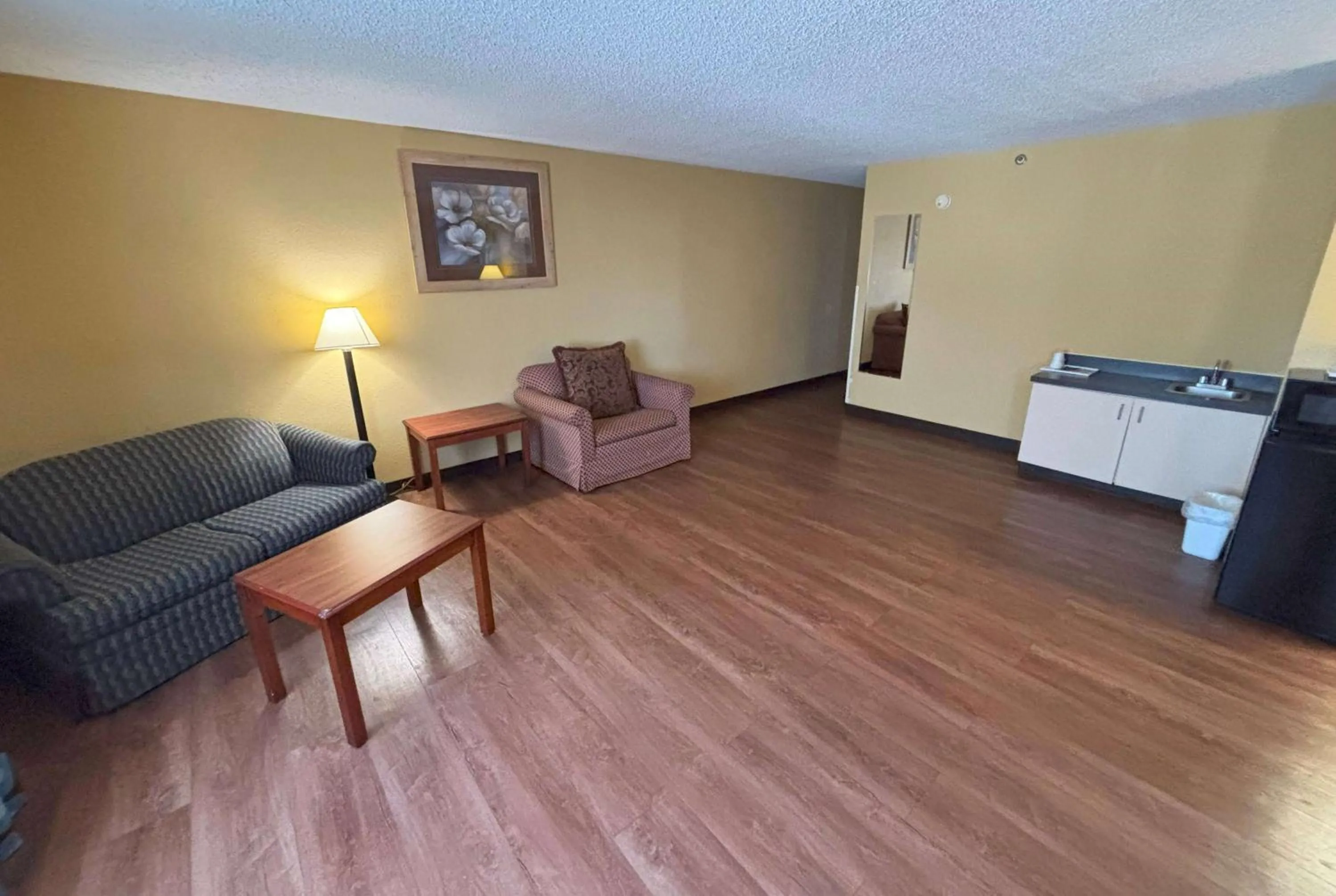 Photo of the whole room in Super 8 by Wyndham O'Fallon