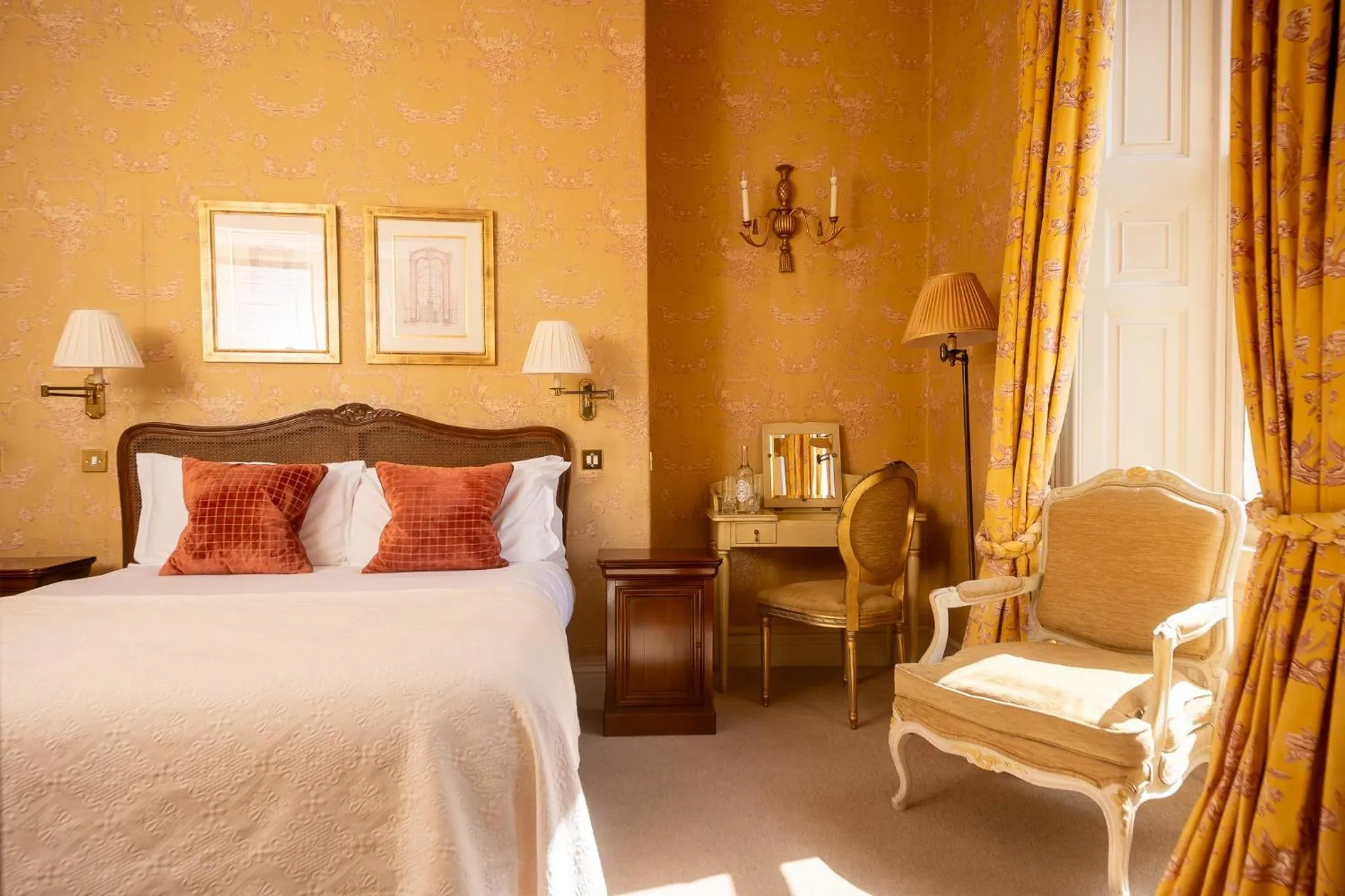 Bedroom, Bed in Dukes Bath