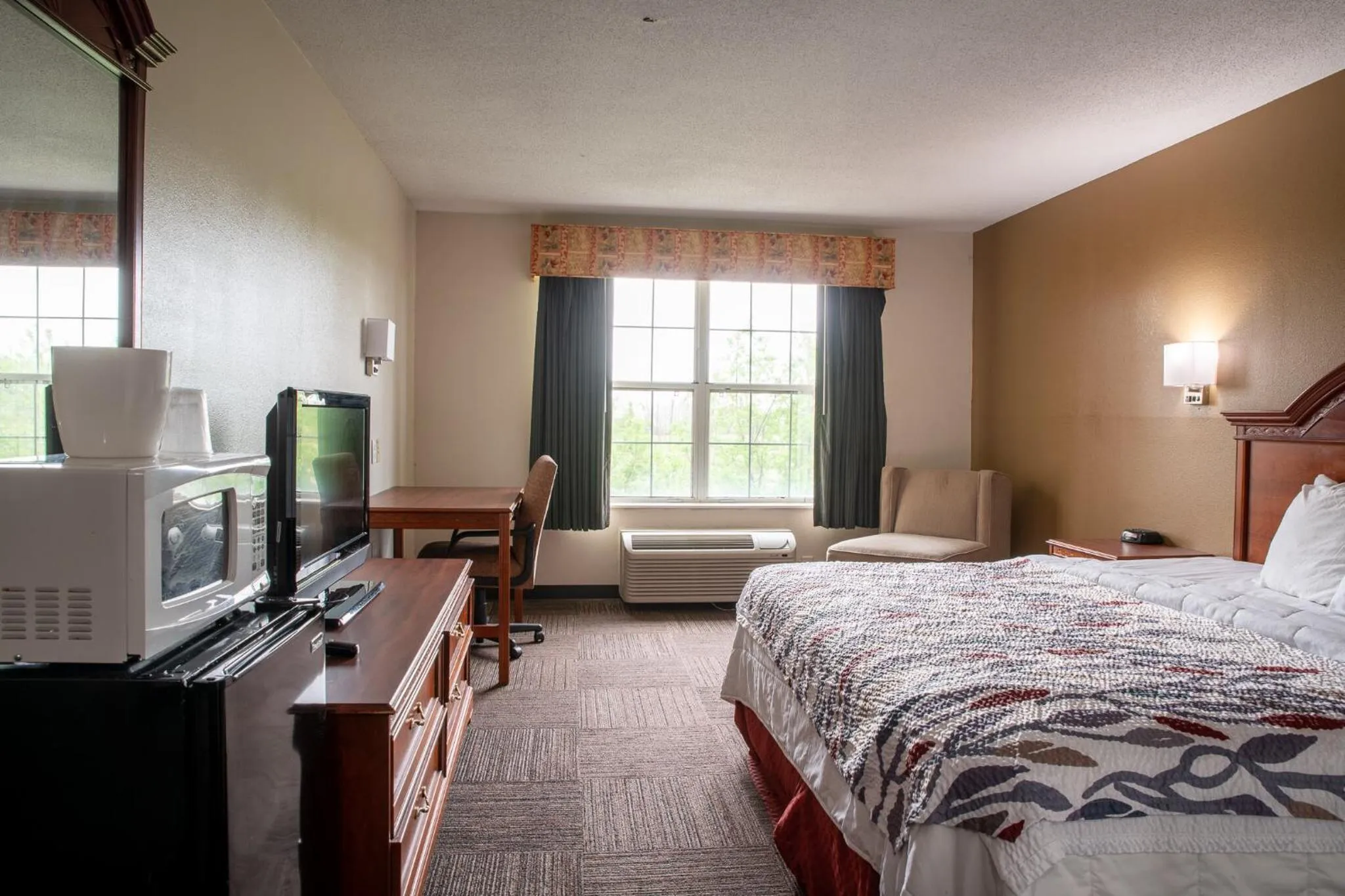 Area and facilities, Bed in BlissPoint Inn & Suites Marion