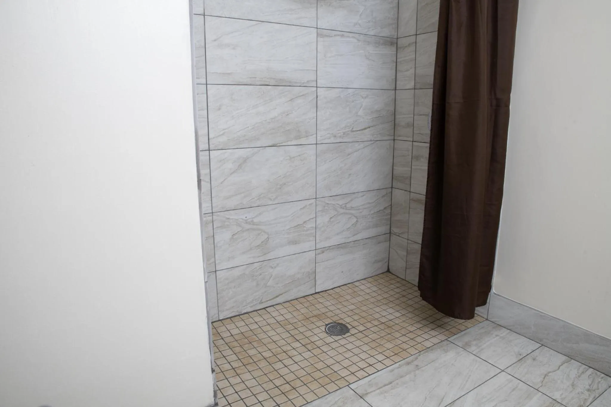 Shower in BlissPoint Inn & Suites Marion