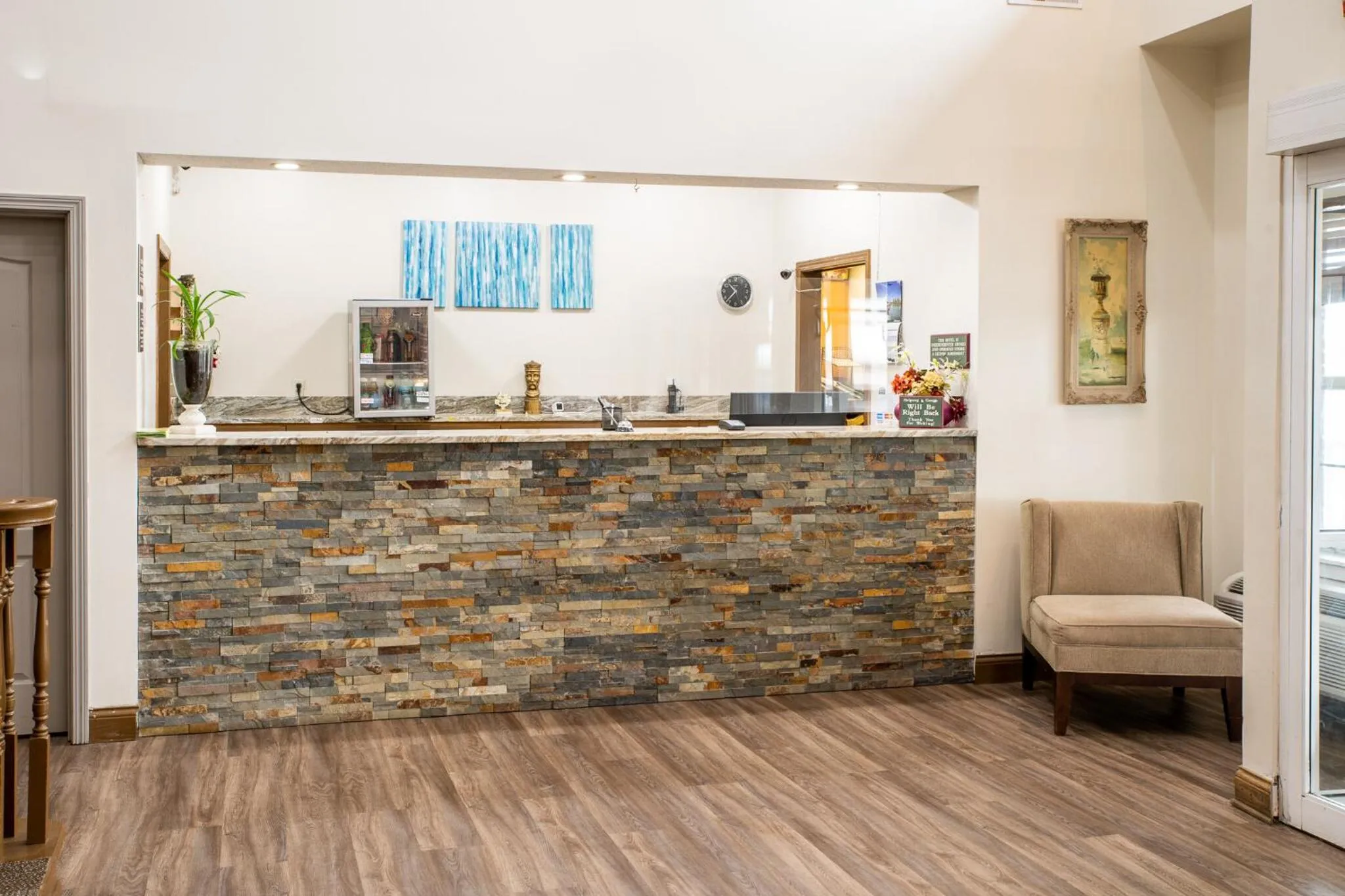 Lobby or reception in BlissPoint Inn & Suites Marion