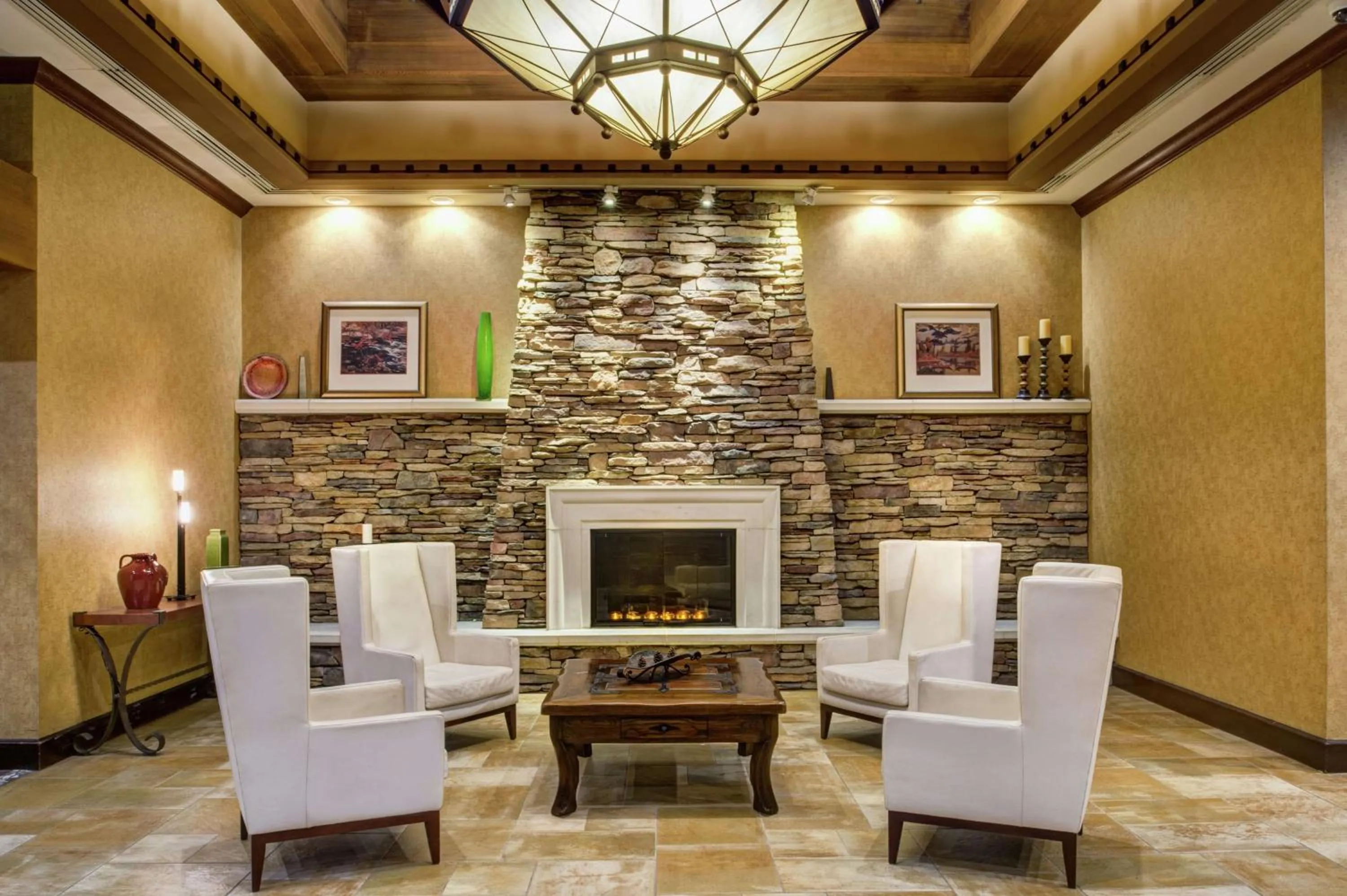 Property building in DoubleTree by Hilton Seattle Airport