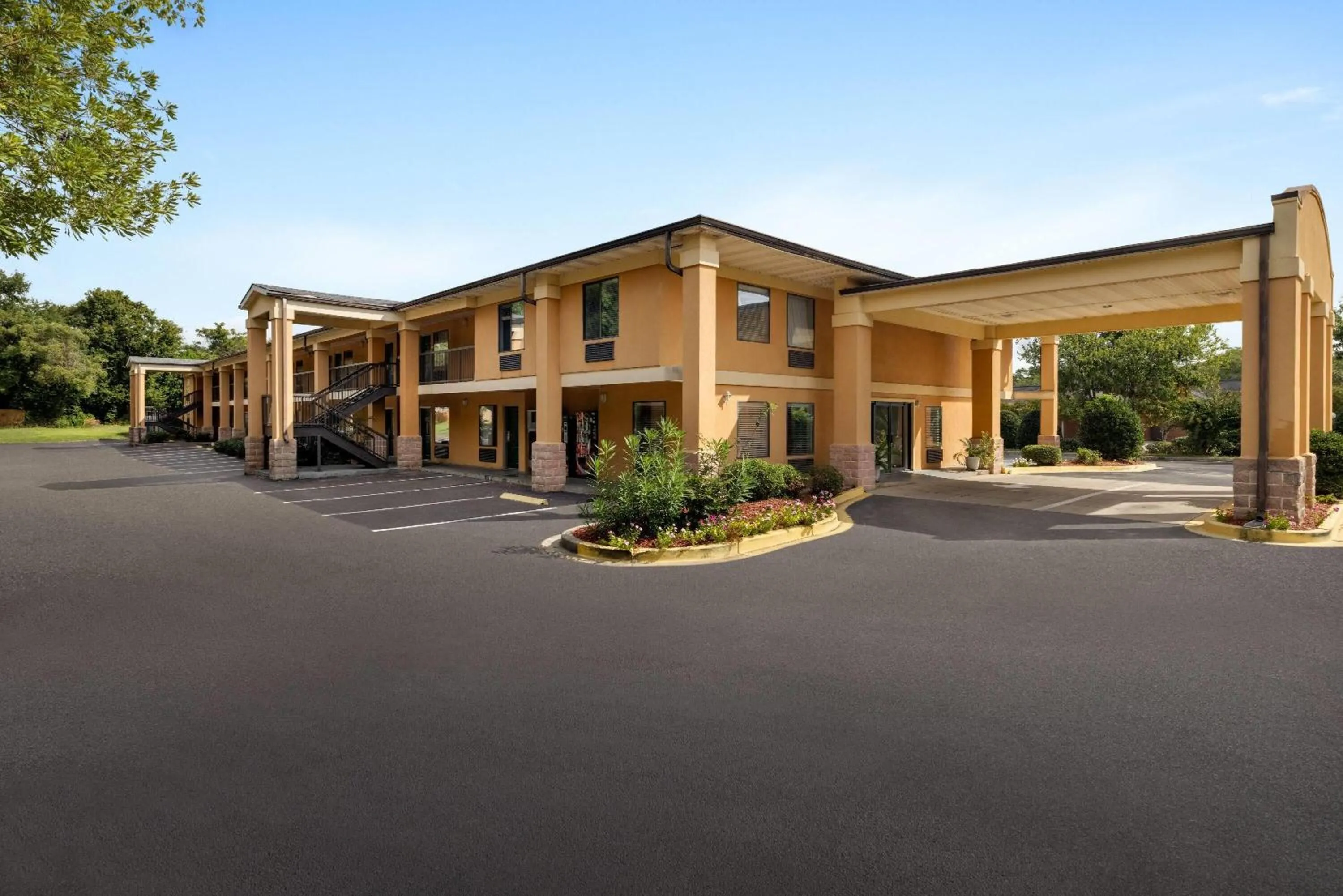 Property building in Days Inn by Wyndham Blythewood North Columbia