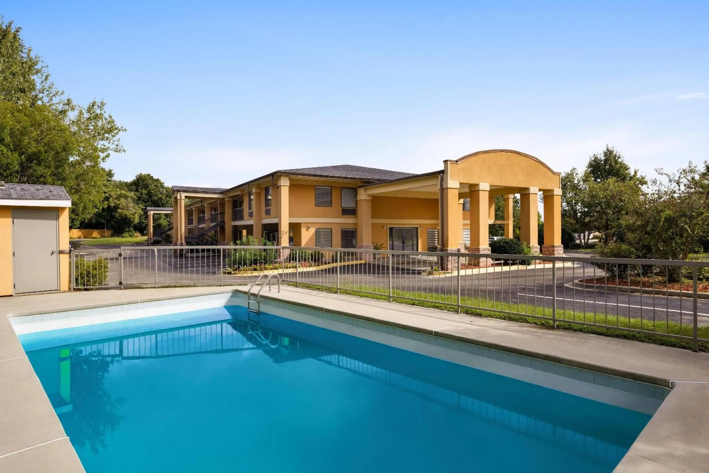 Pool view in Days Inn by Wyndham Blythewood North Columbia