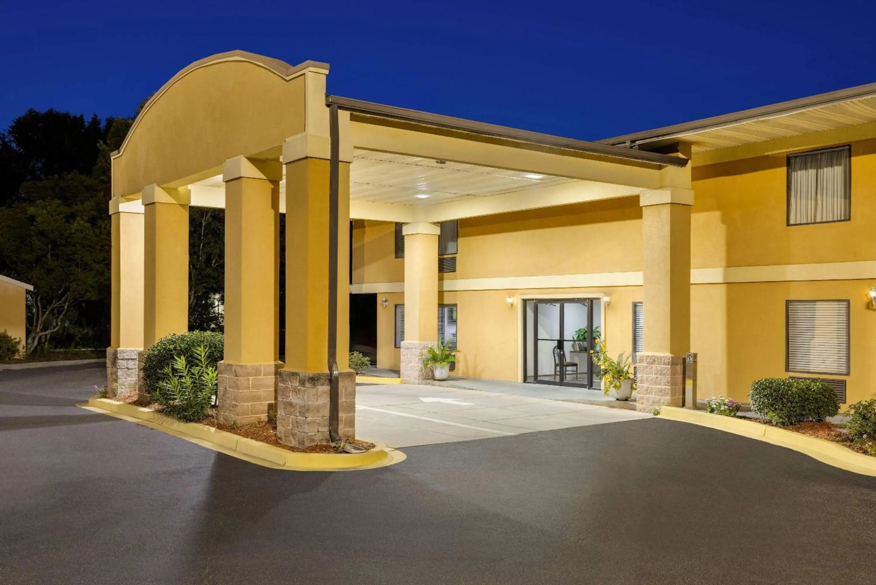 Property building in Days Inn by Wyndham Blythewood North Columbia