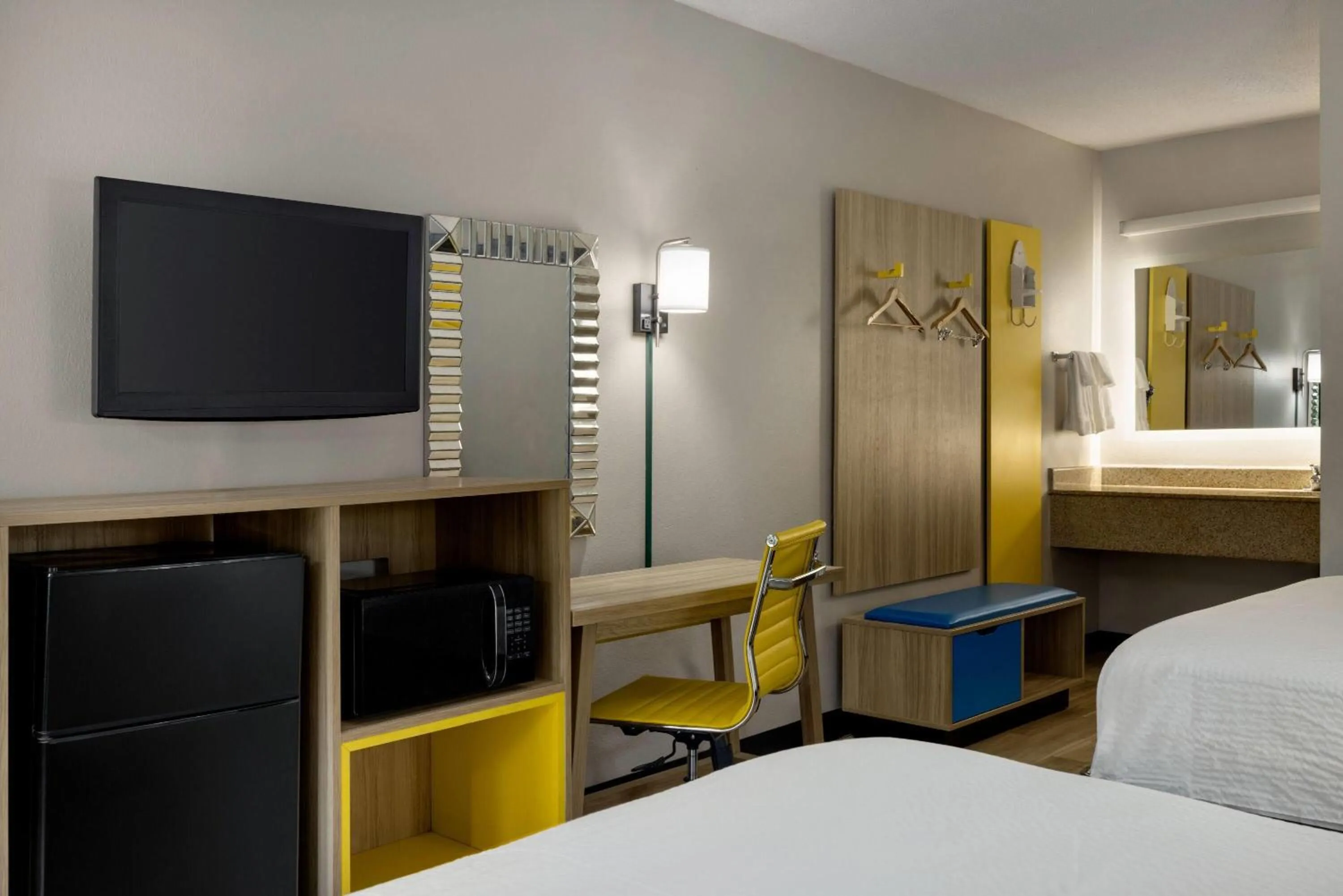 Photo of the whole room, Bed in Days Inn by Wyndham Blythewood North Columbia