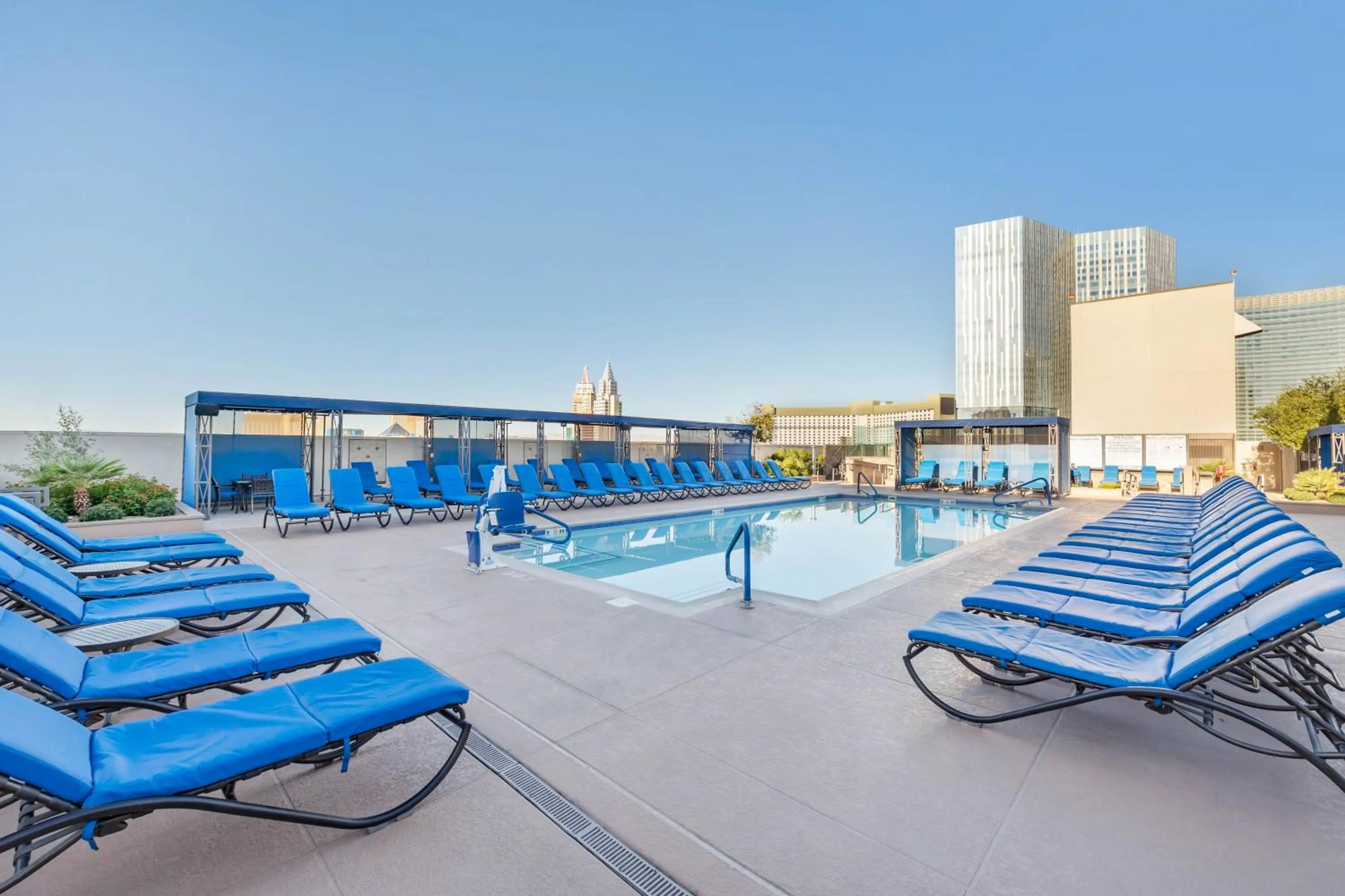Swimming pool in Hilton Vacation Club Polo Towers Las Vegas