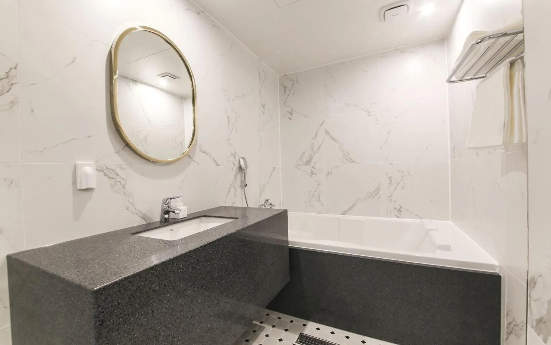 Bathroom in Brown Dot Gijang Yeonhwari