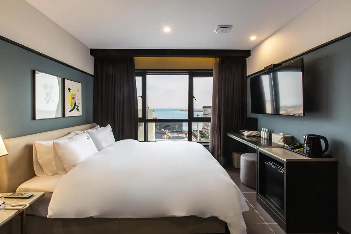 Bed in Brown Dot Gijang Yeonhwari