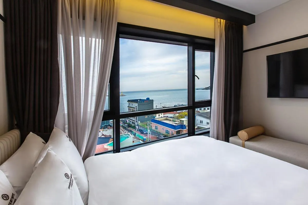 Bed in Brown Dot Gijang Yeonhwari