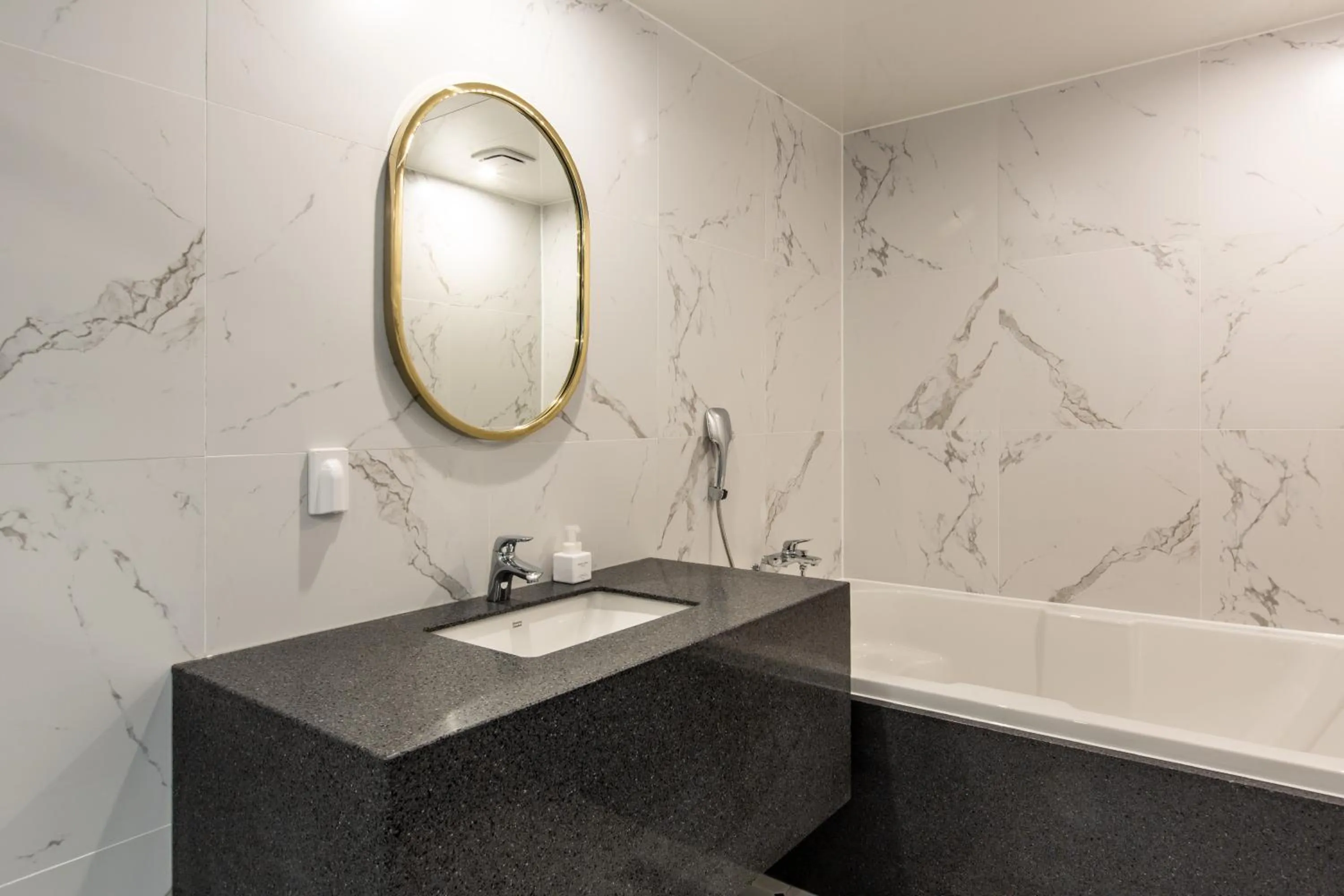 Brown Dot Gijang Yeonhwari