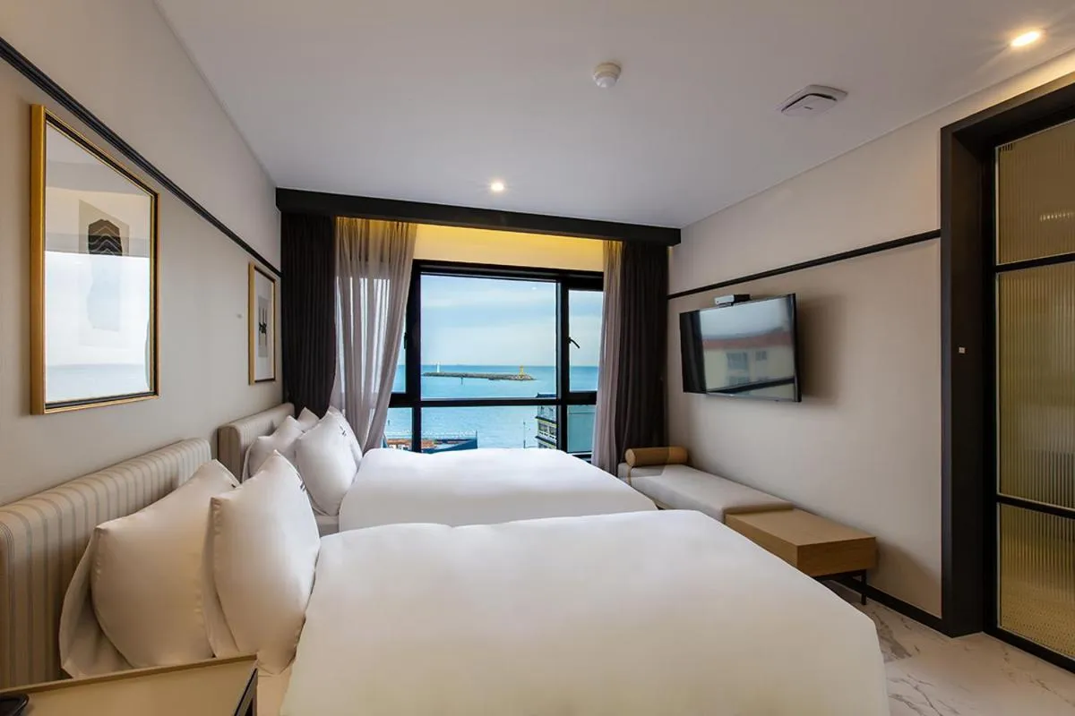 Bed in Brown Dot Gijang Yeonhwari