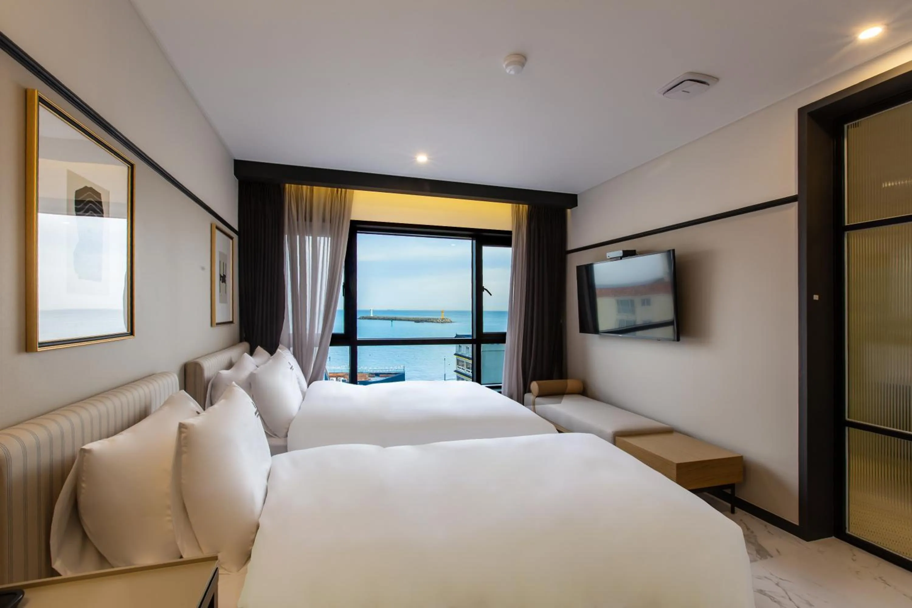 Bed in Brown Dot Gijang Yeonhwari