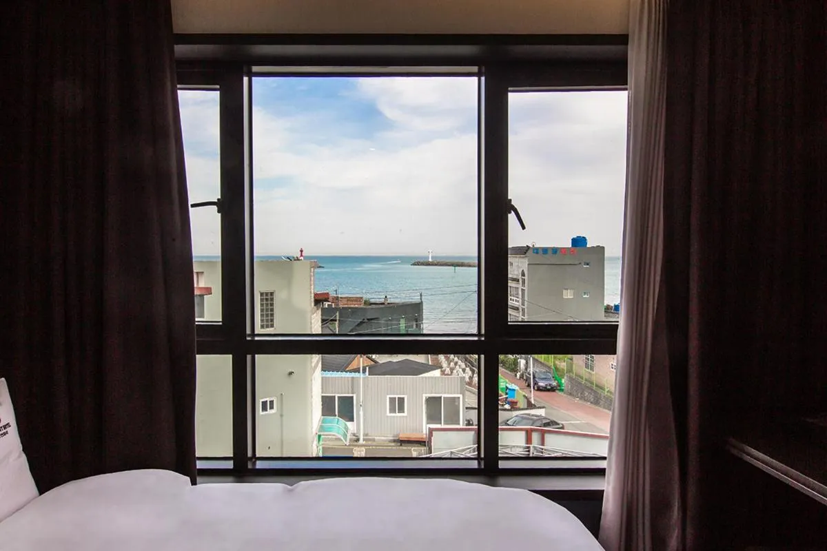 Bed in Brown Dot Gijang Yeonhwari