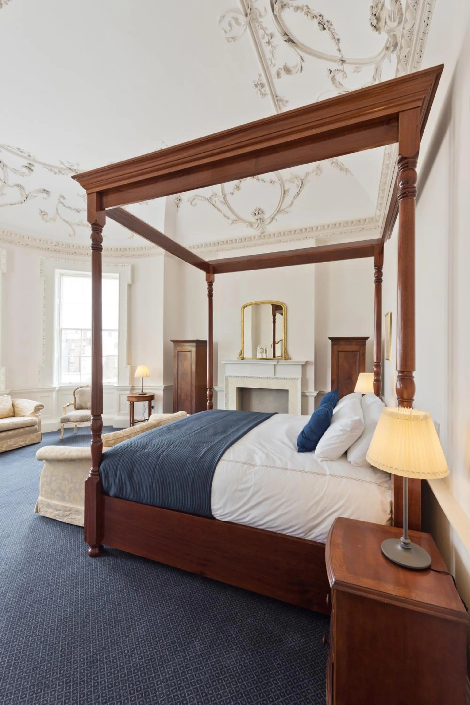 Bed in Henrietta Suites City Centre