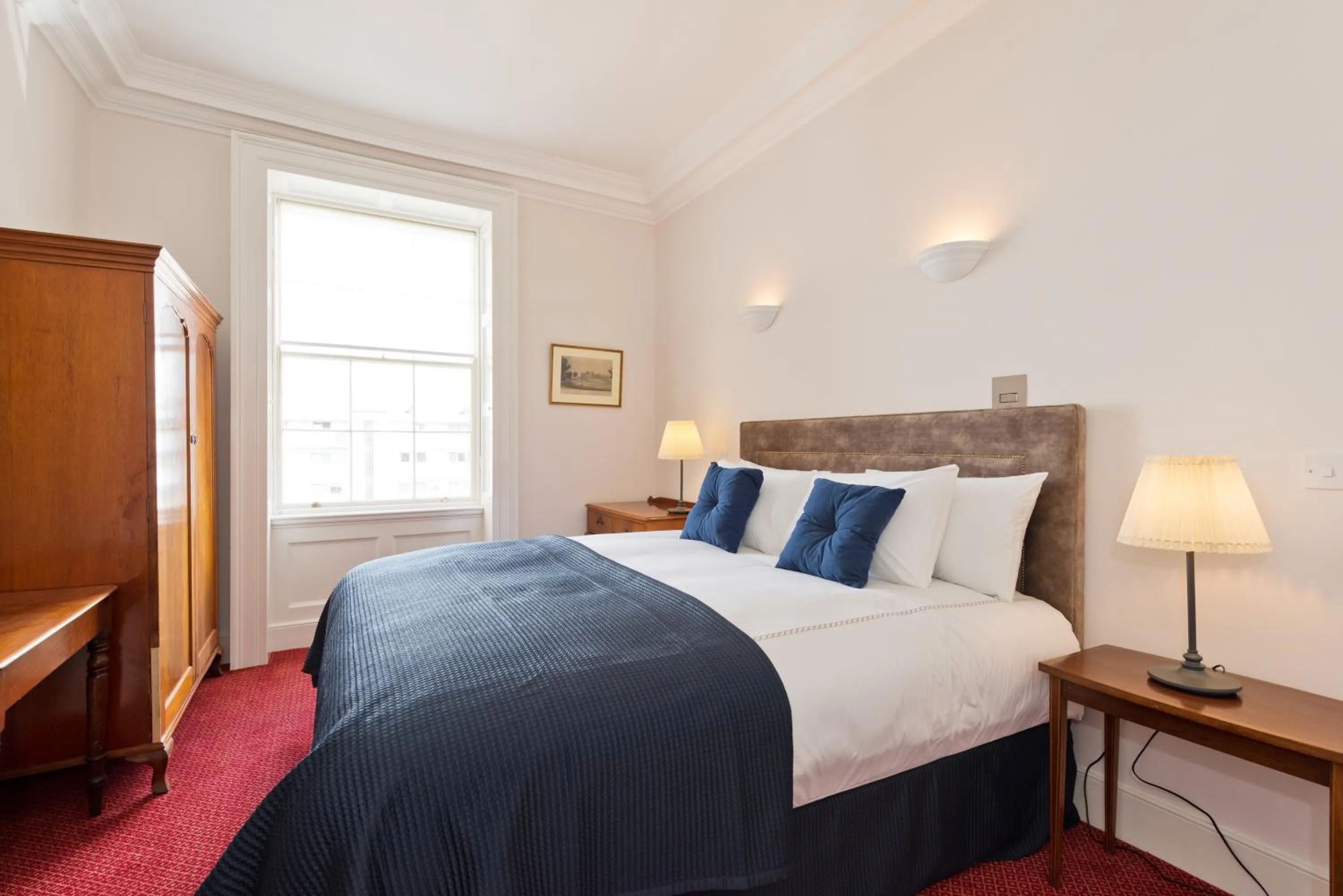 Bed in Henrietta Suites City Centre