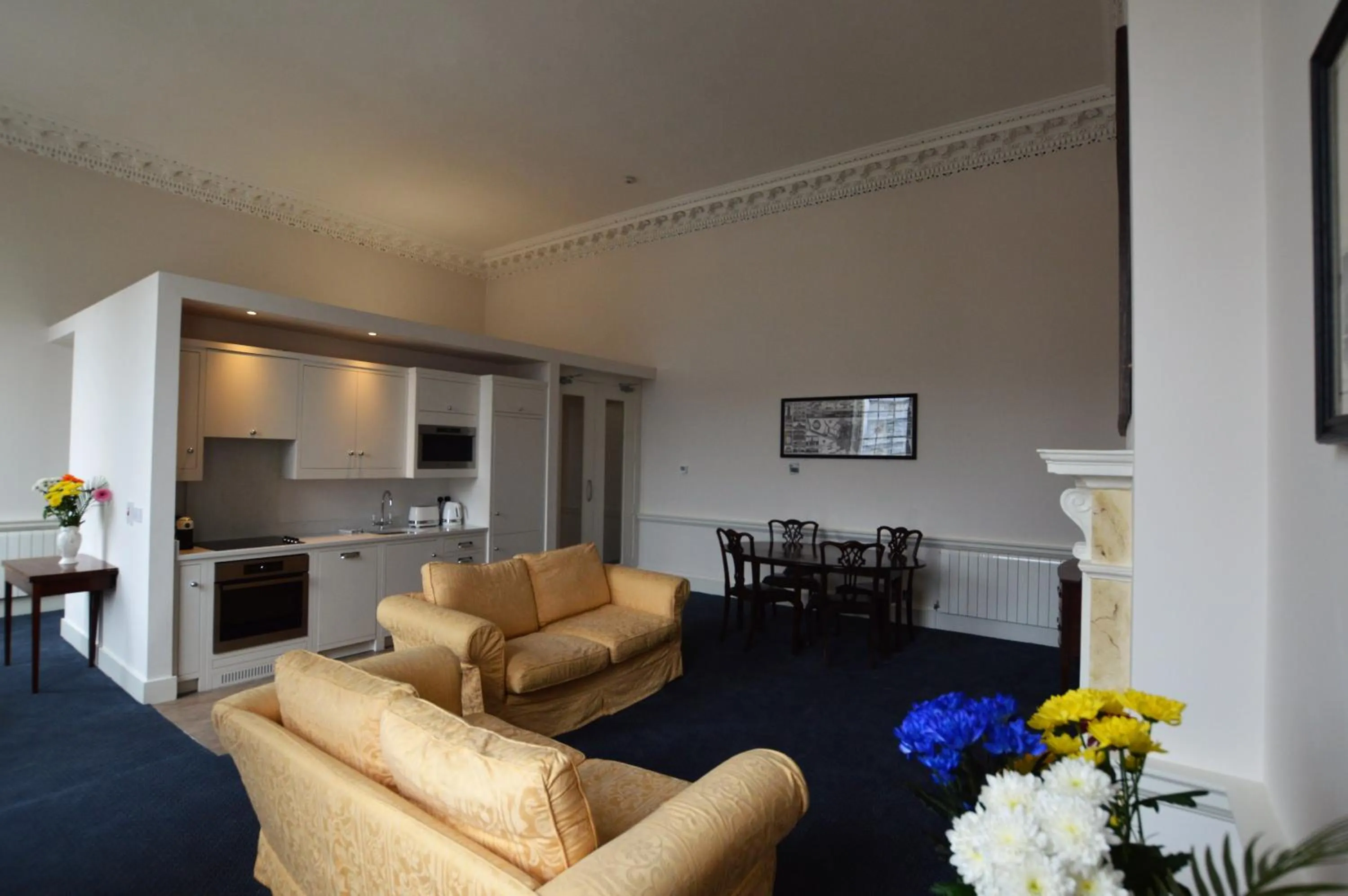 Living room in Henrietta Suites City Centre