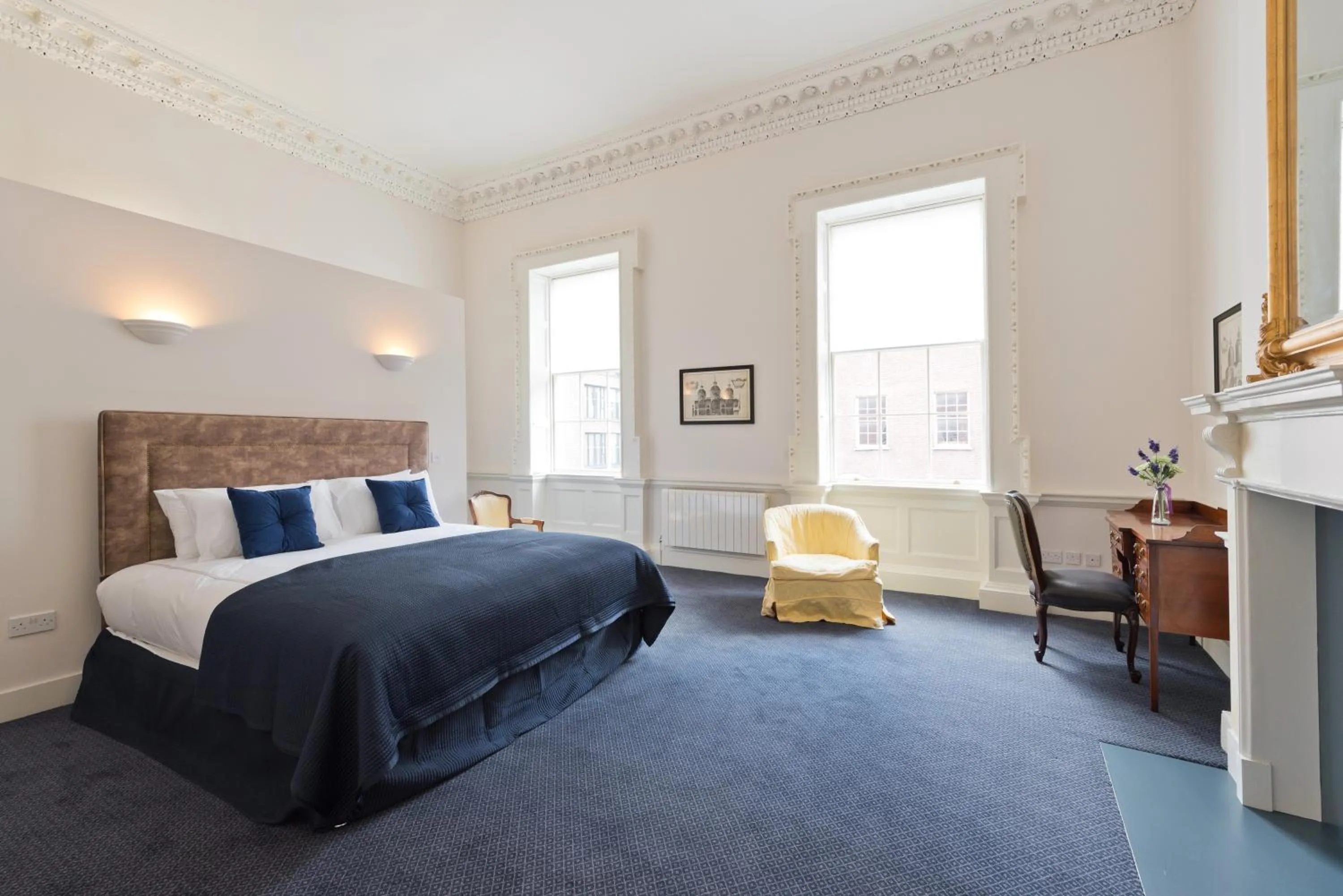 Bed in Henrietta Suites City Centre